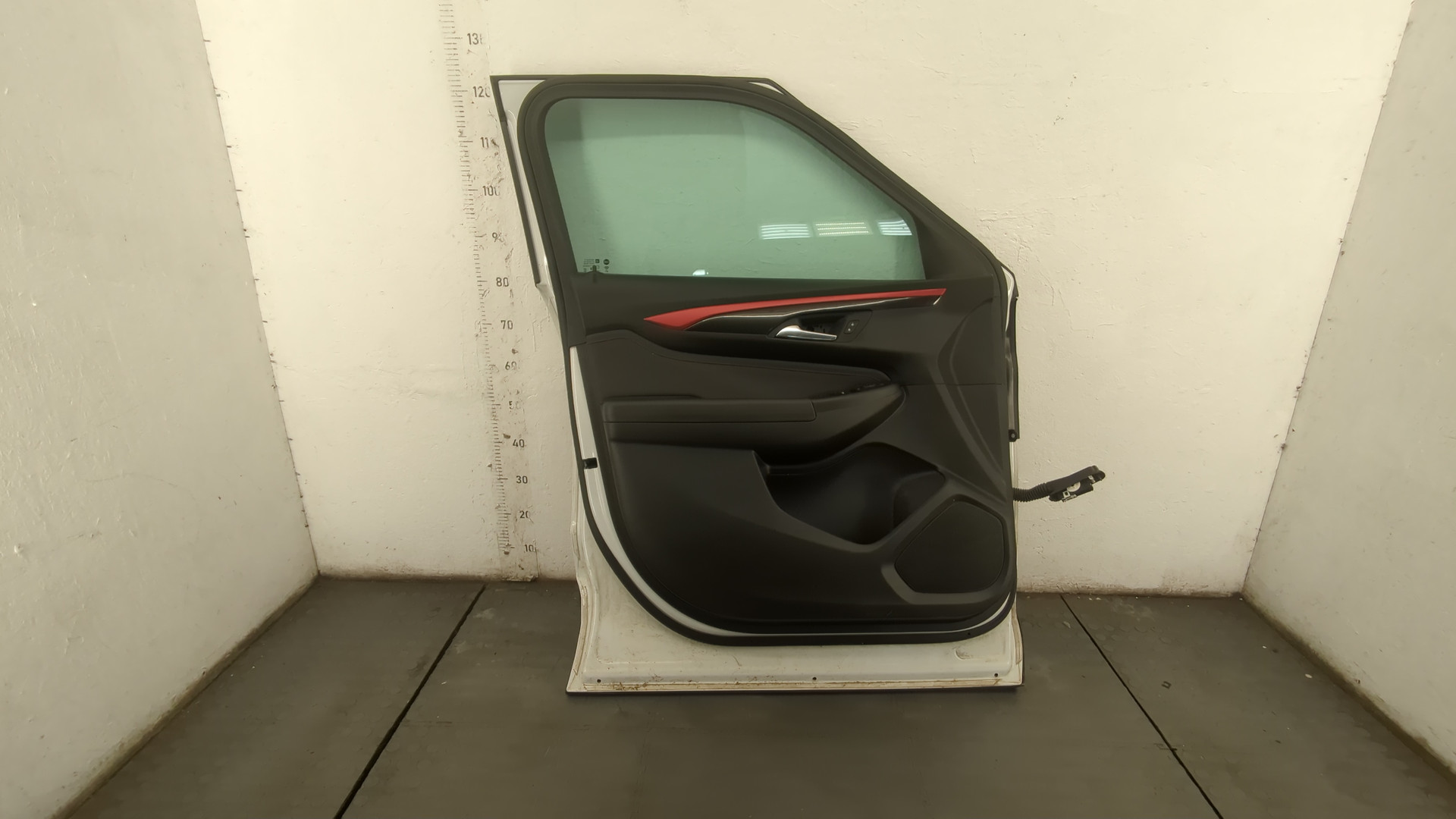 Дверь передняя левая