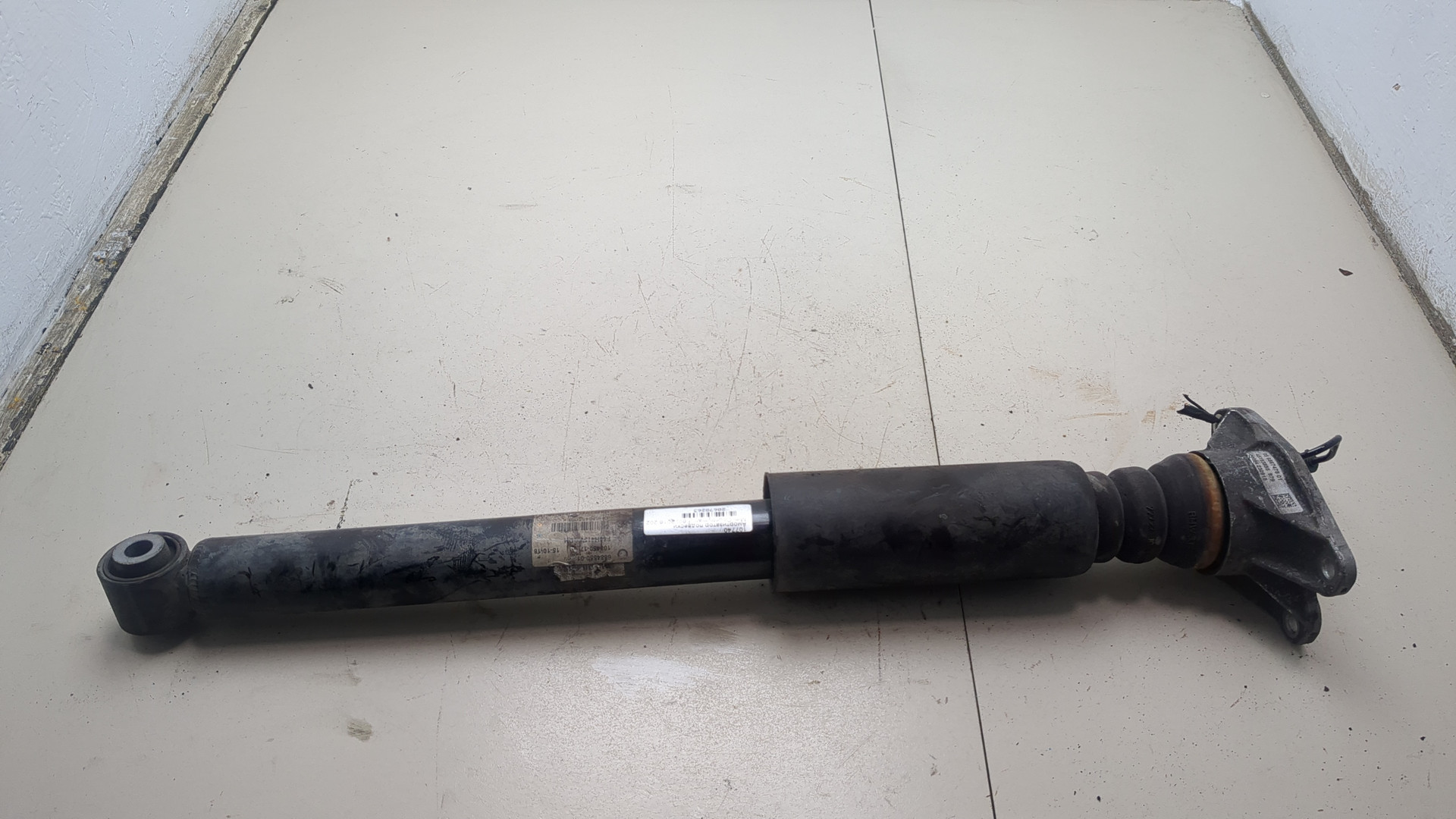 Амортизатор задний (стойка)