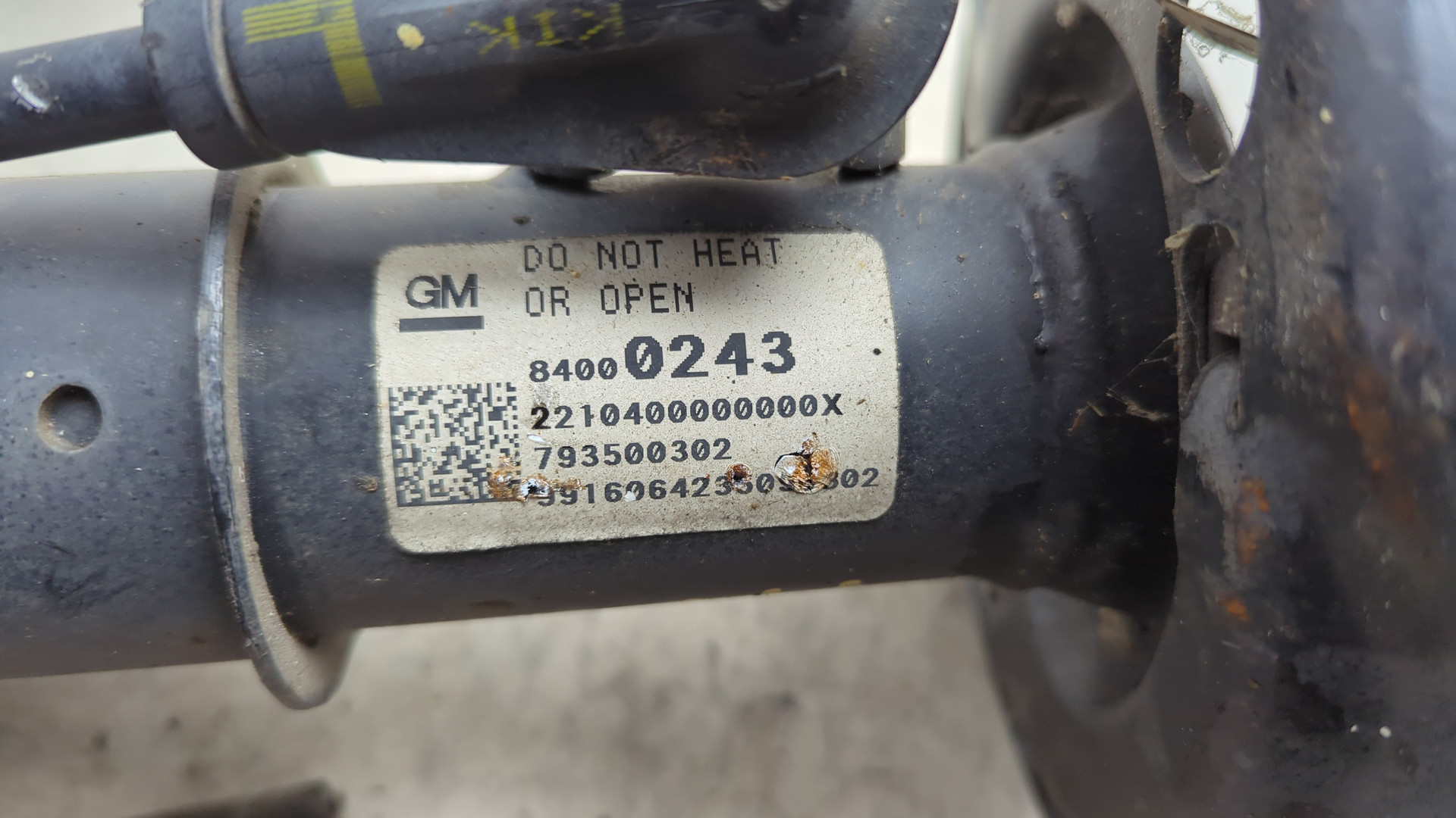 Амортизатор передний левый