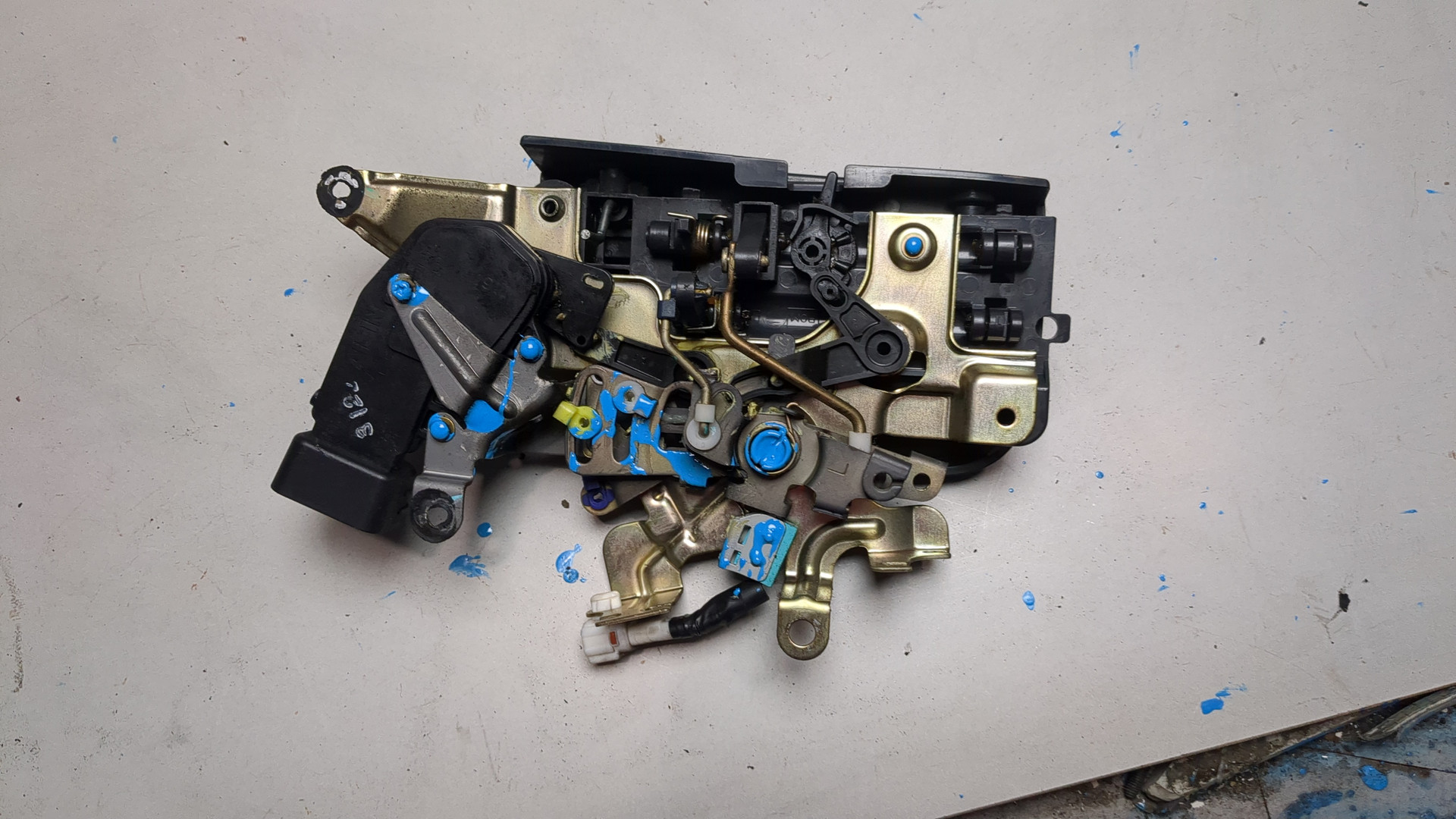 Ручка двери сдвижной наружная левая