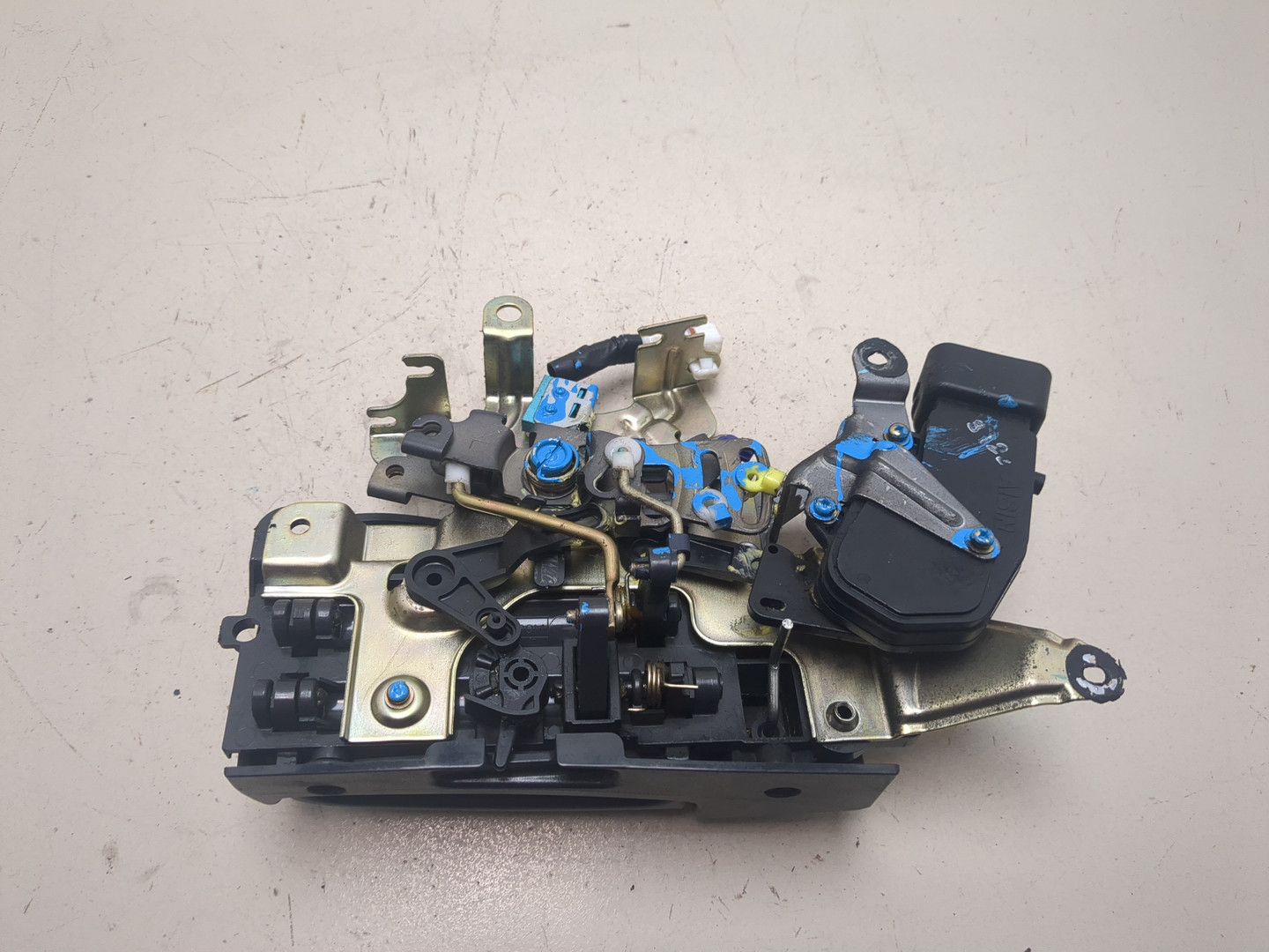 Ручка двери сдвижной наружная левая