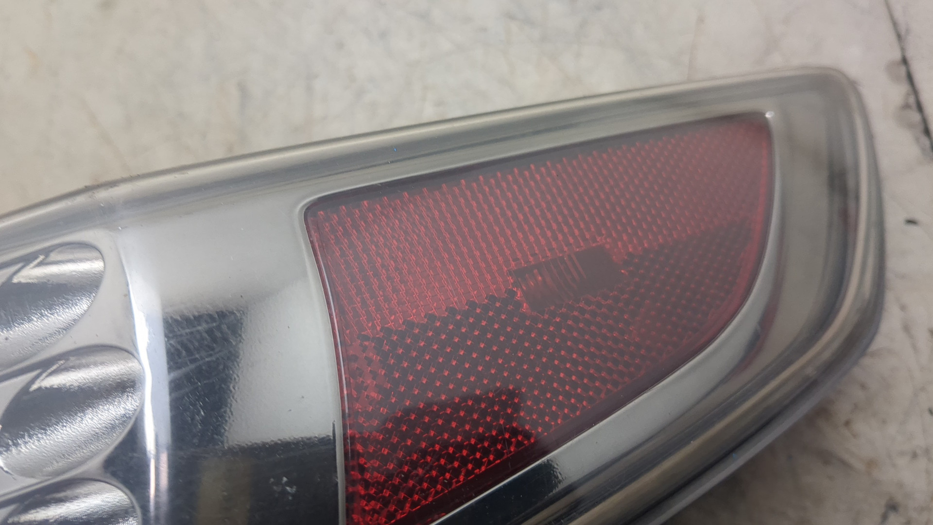 Фонарь задний правый