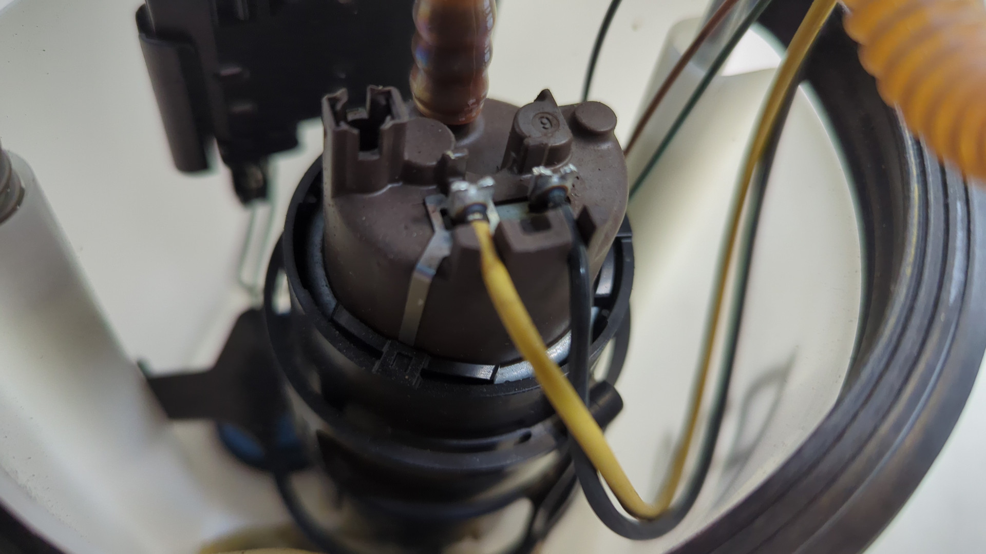 Насос топливный электрический