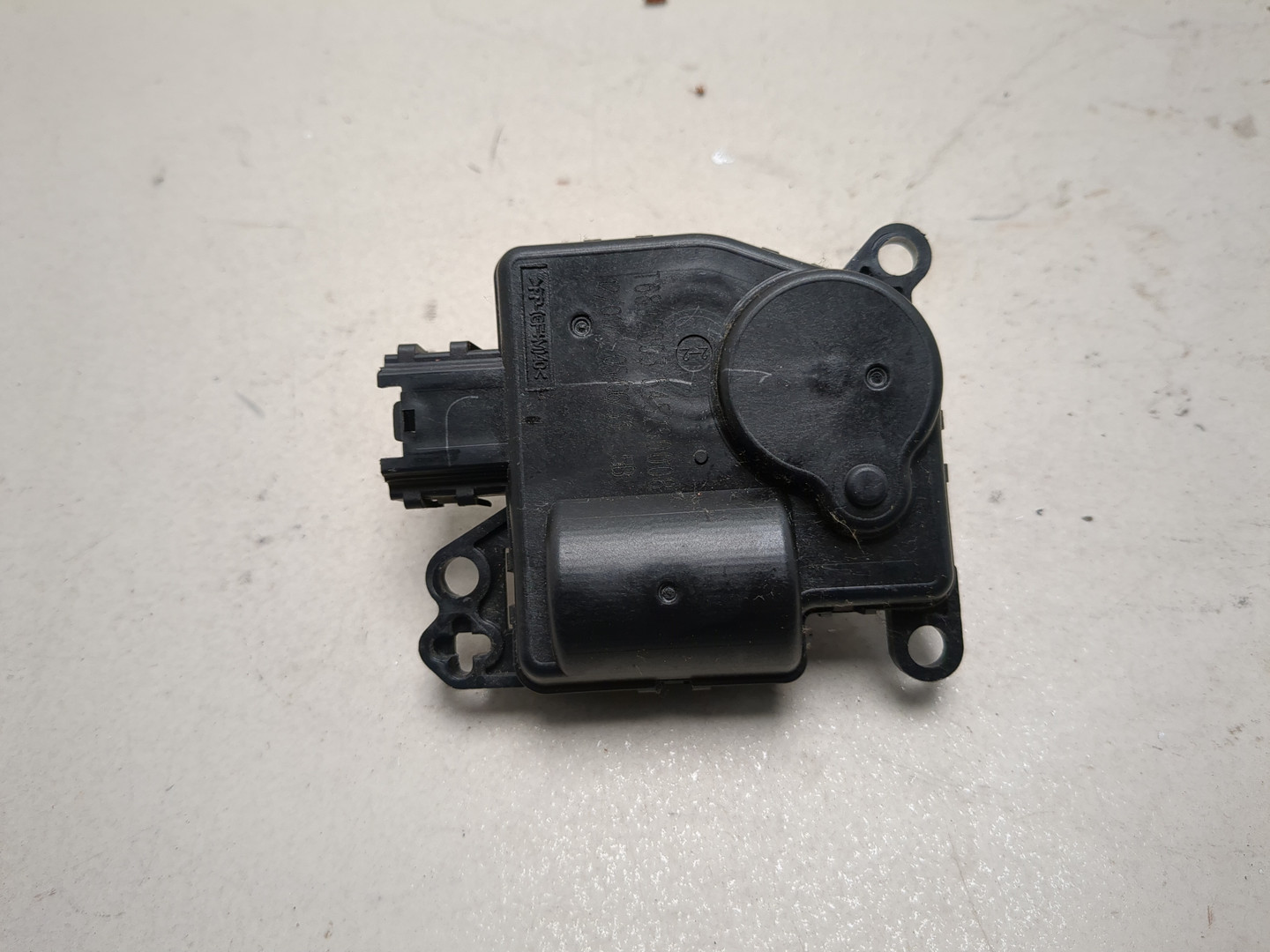 Моторчик заслонки печки