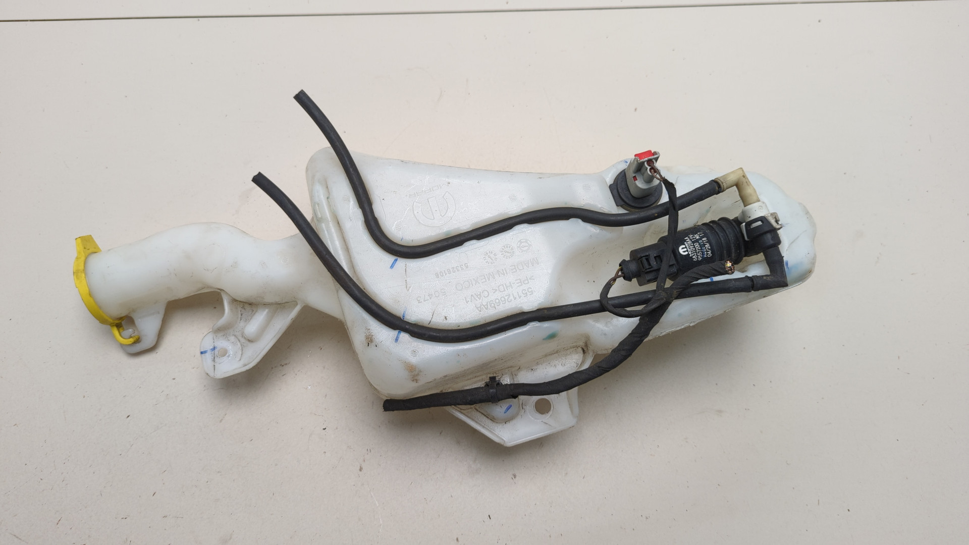 Бачок омывателя лобового стекла