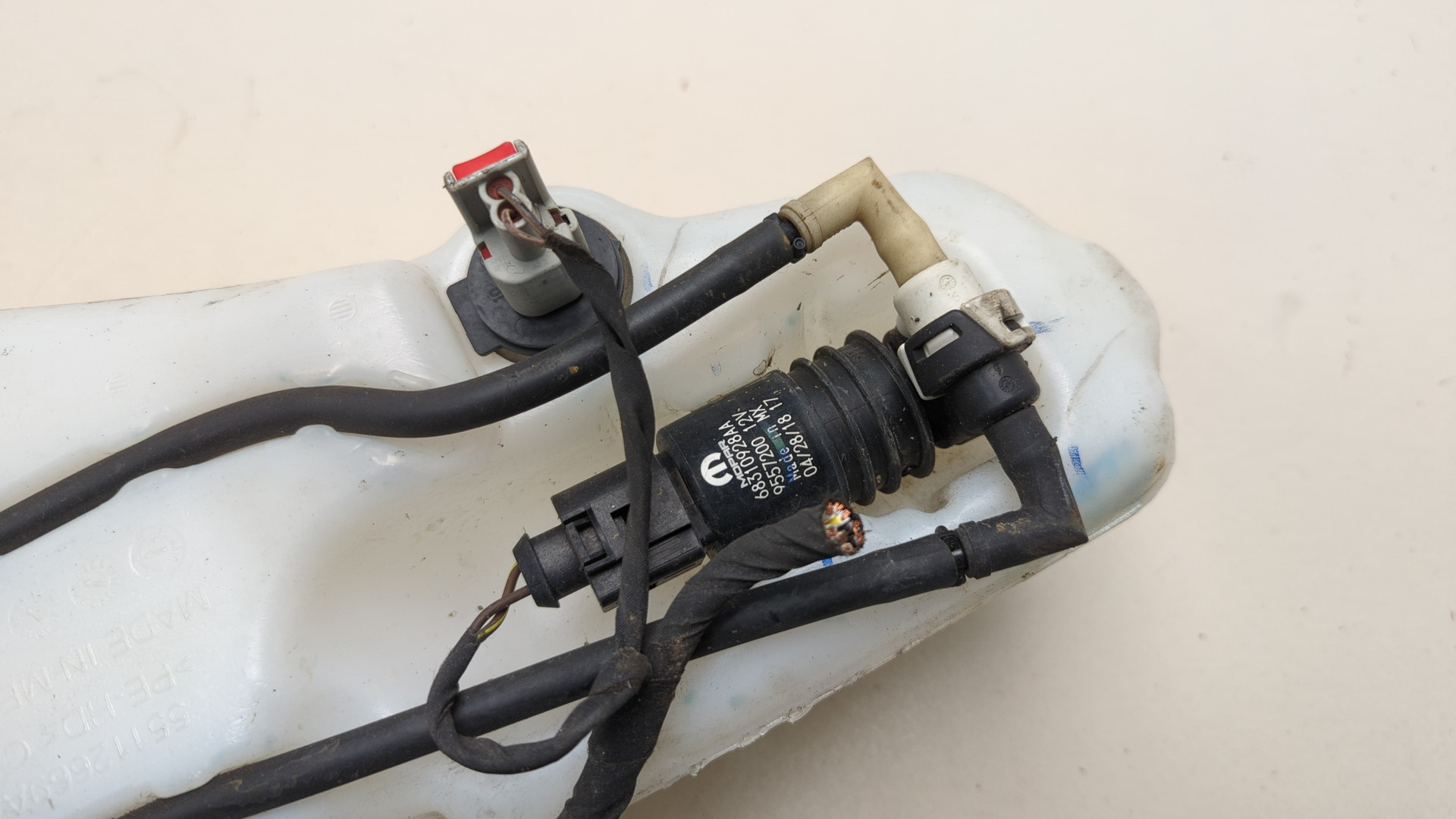 Бачок омывателя лобового стекла