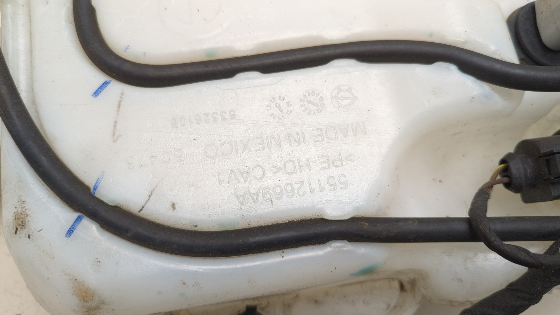 Бачок омывателя лобового стекла