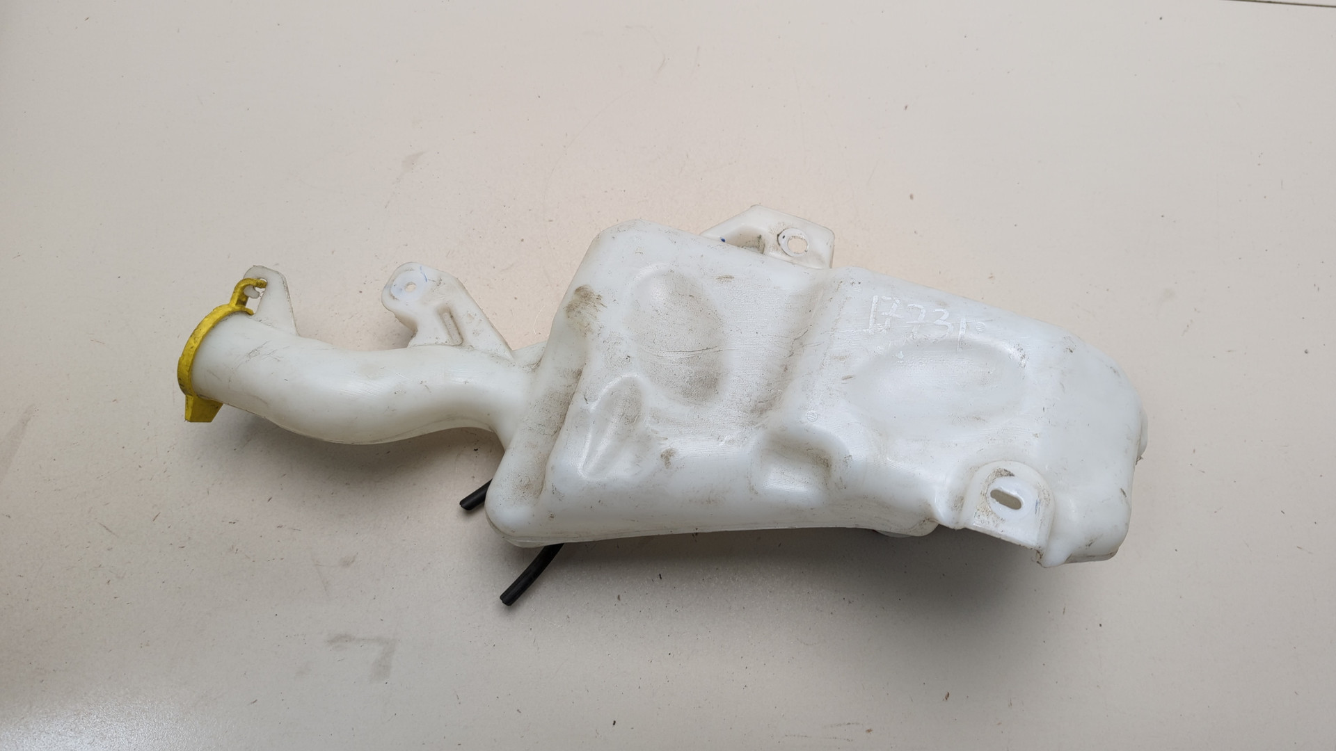 Бачок омывателя лобового стекла