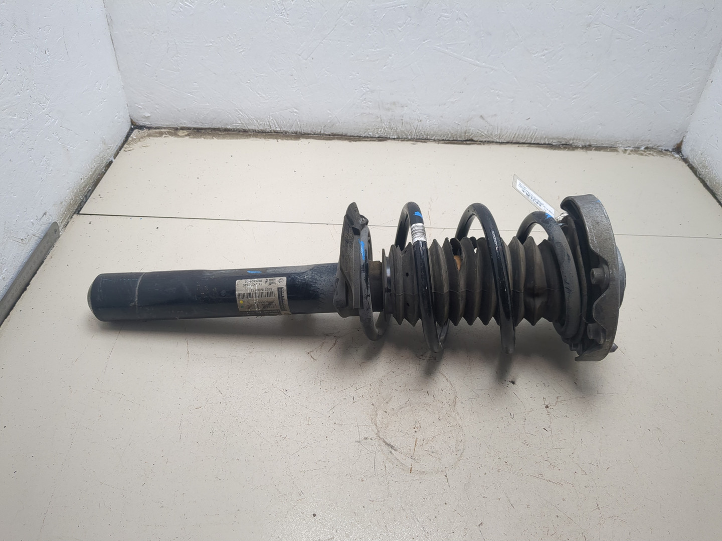 Амортизатор передний правый