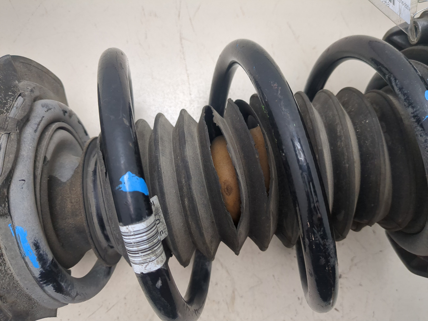 Амортизатор передний правый