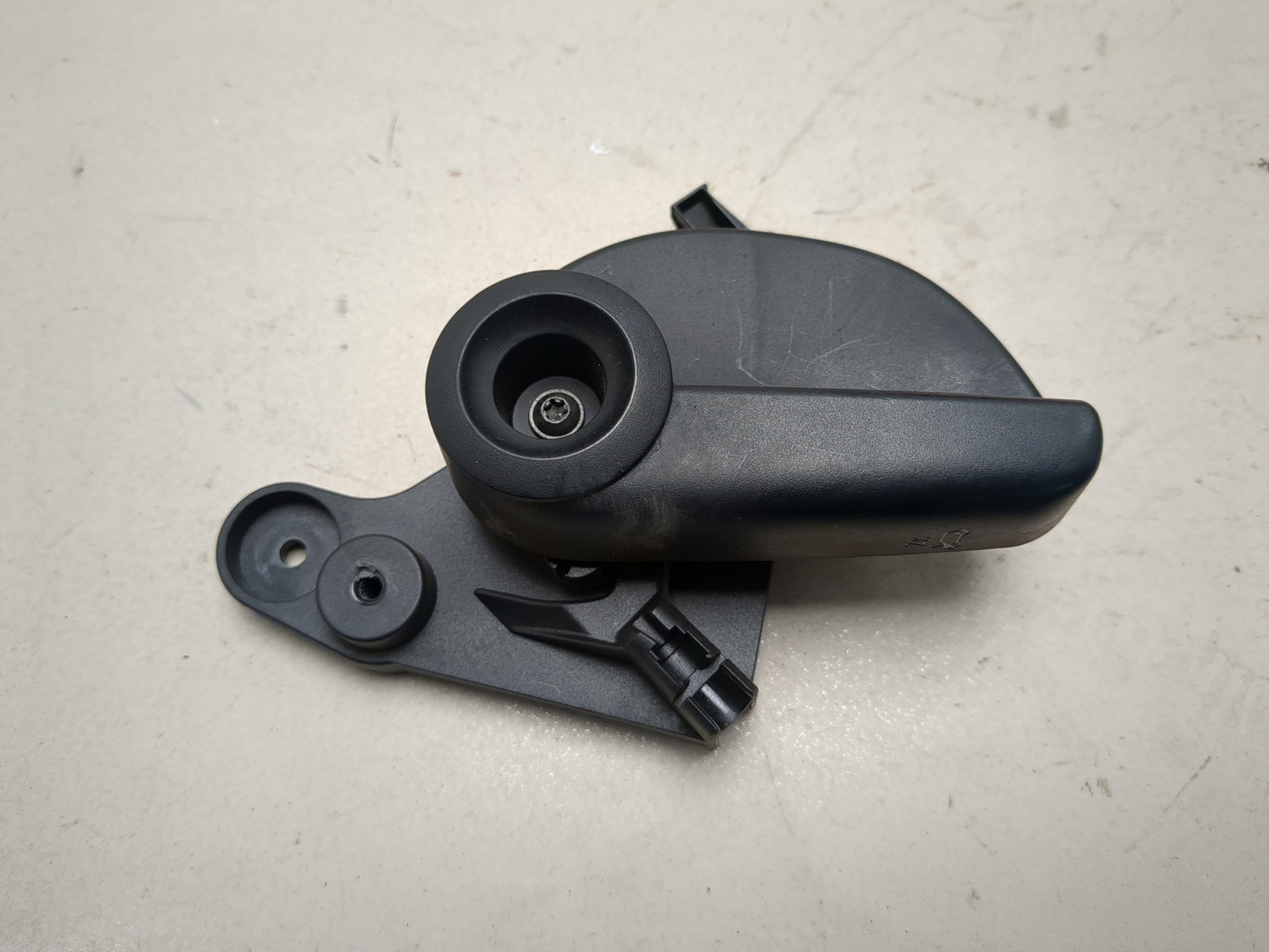 Ручка открывания капота