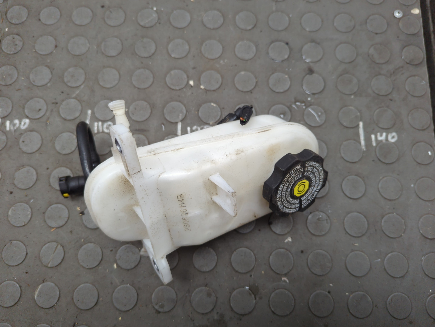 Бачок главного тормозного цилиндра