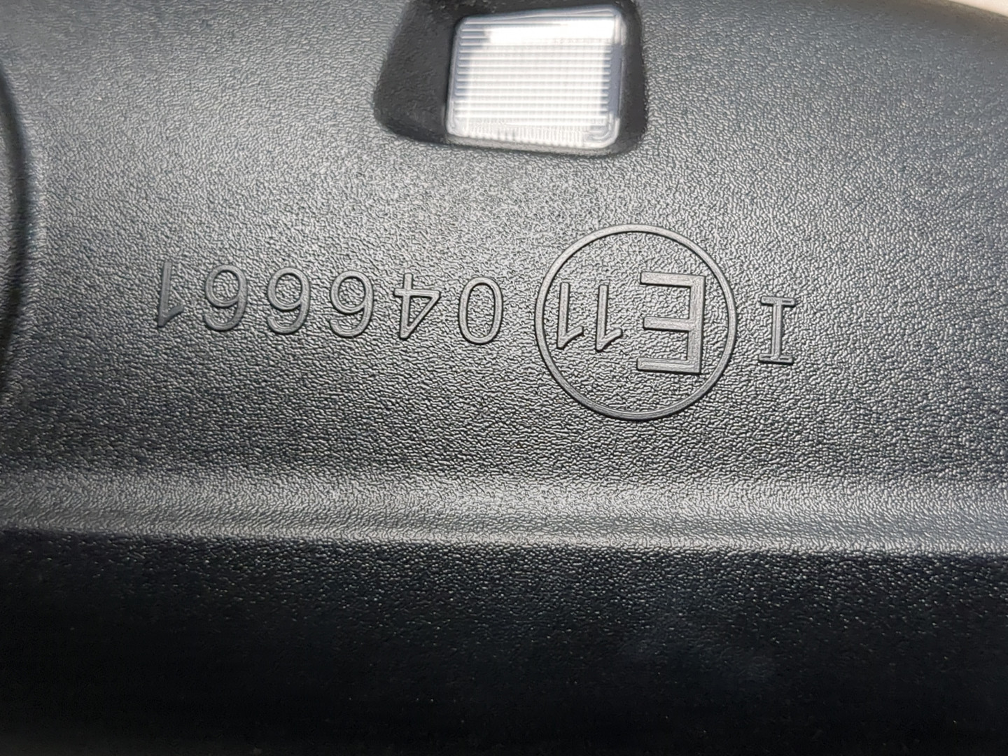 Зеркало заднего вида