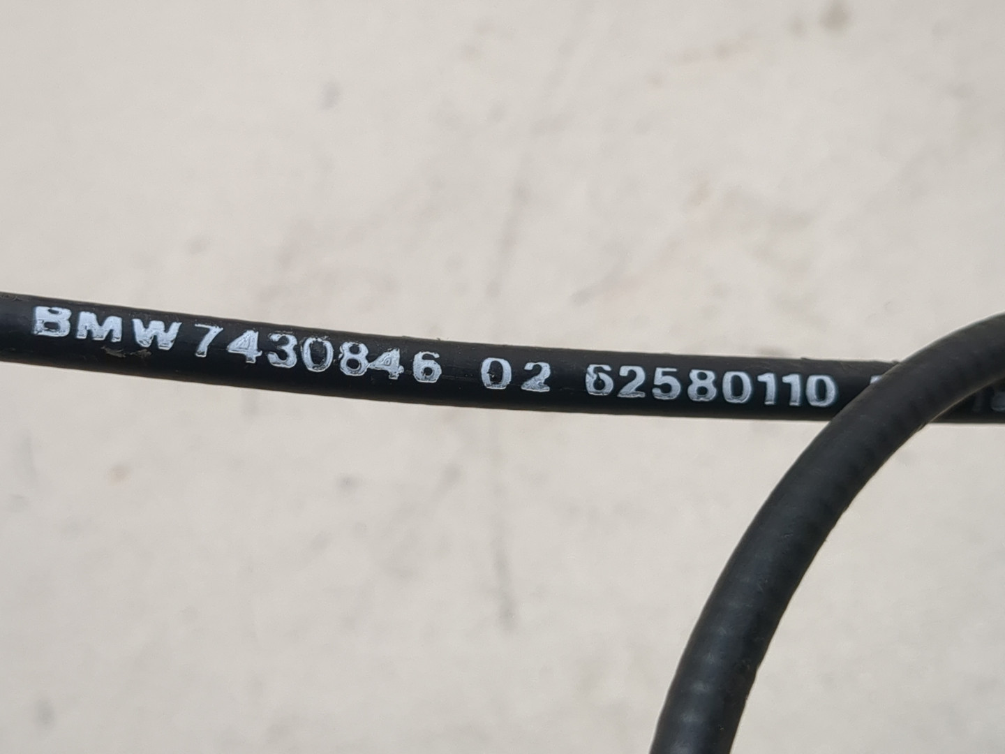 Трос открывания капота