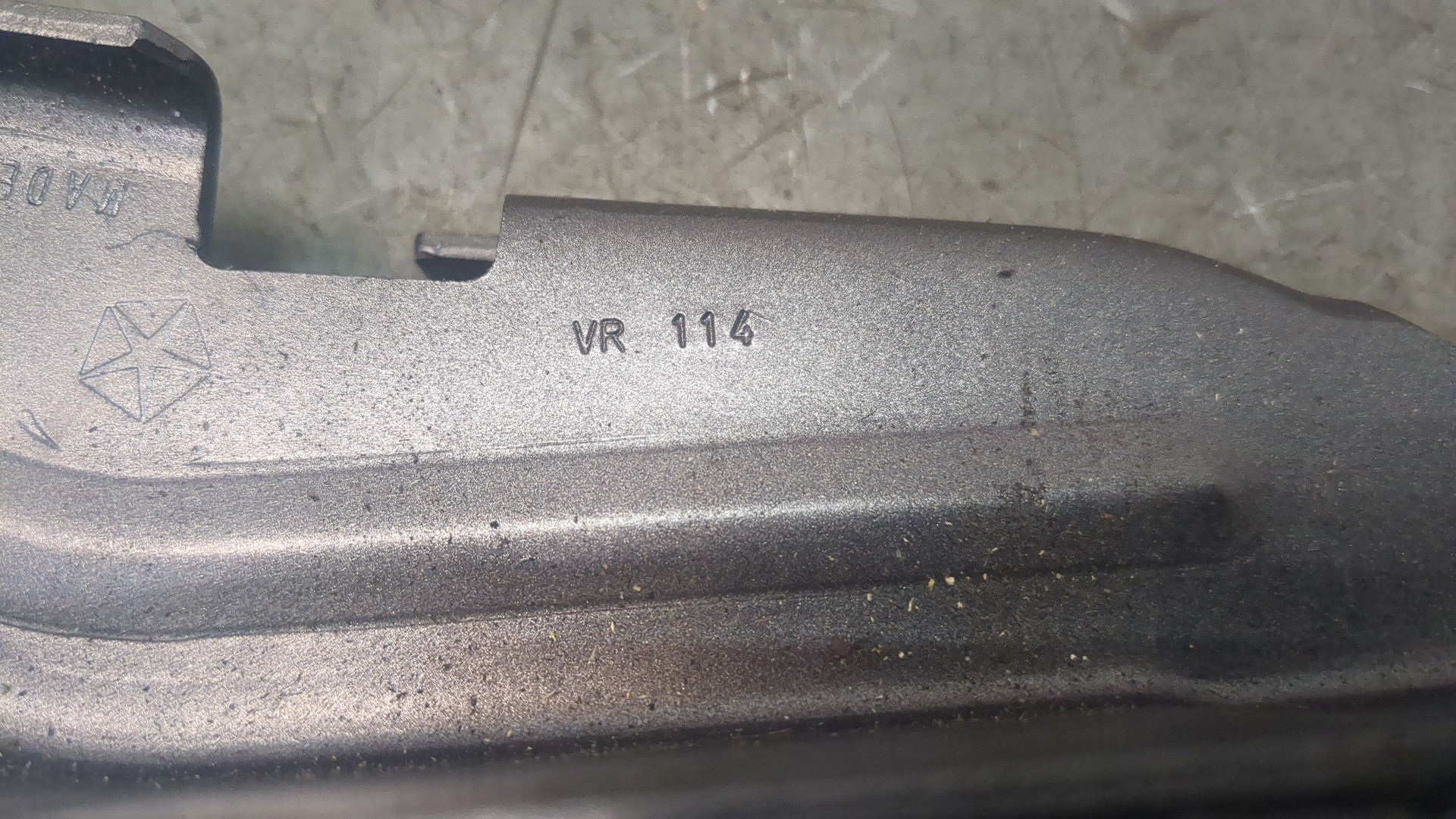 Петля капота правая