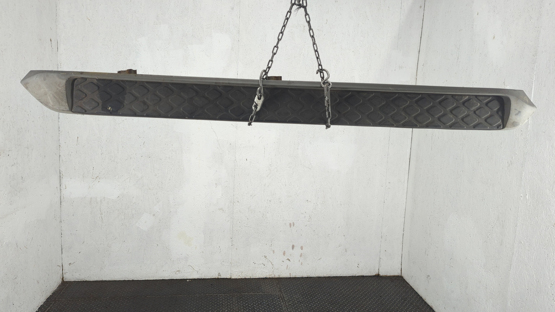 Подножка левая