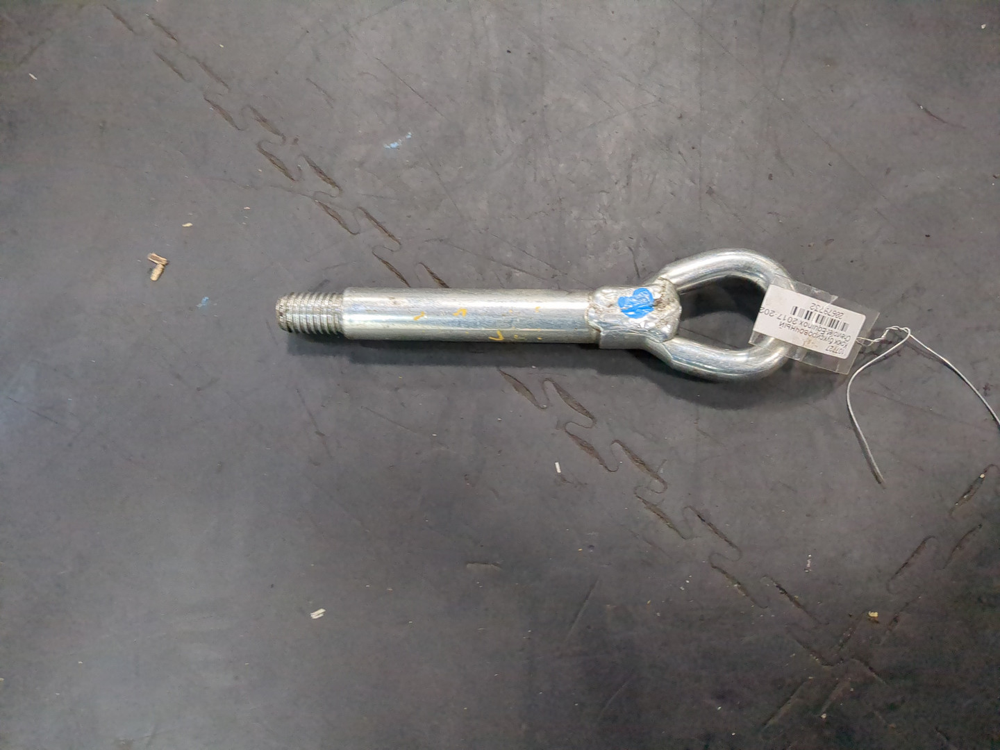 Крюк буксировочный