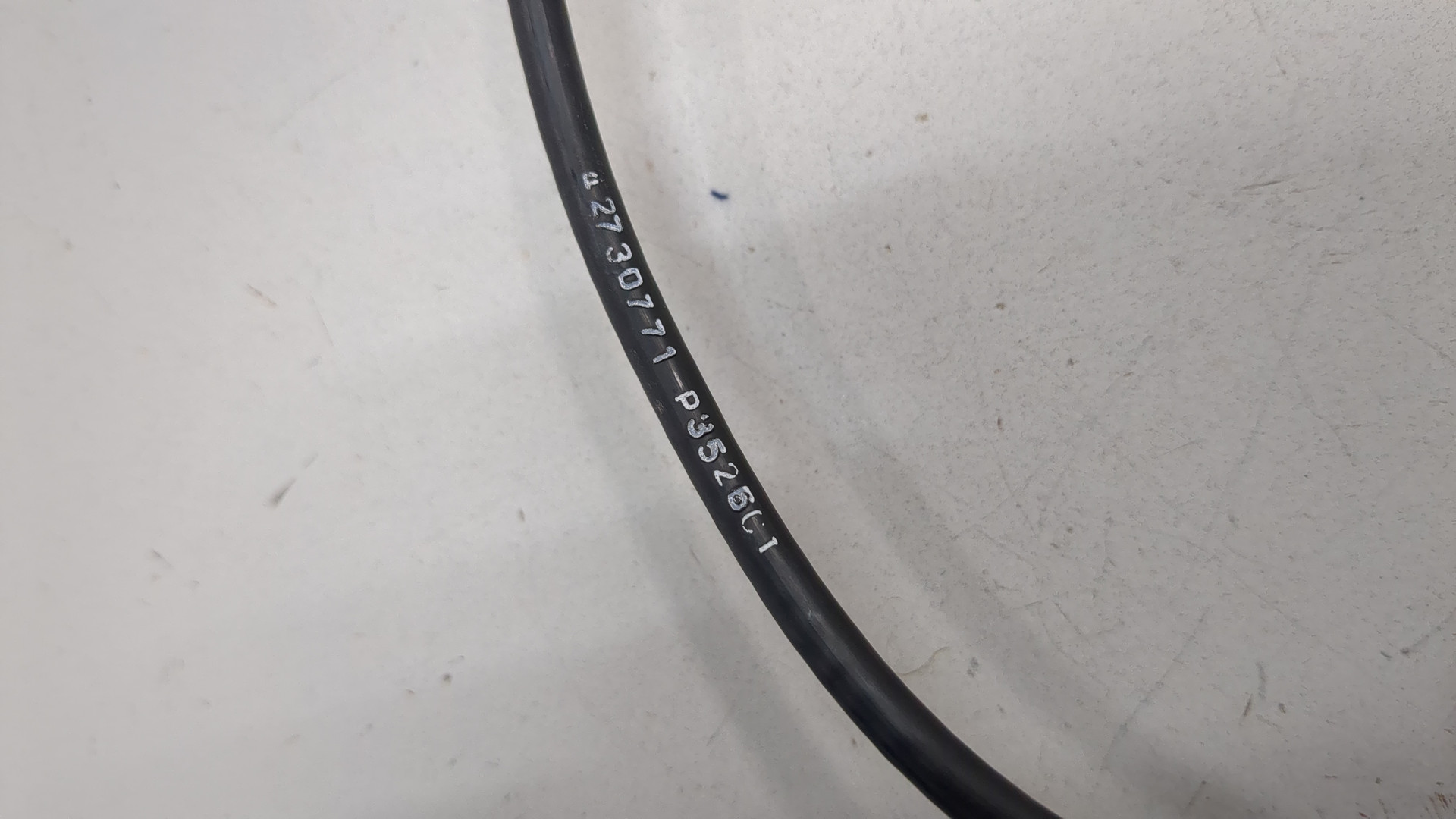 Замок капота