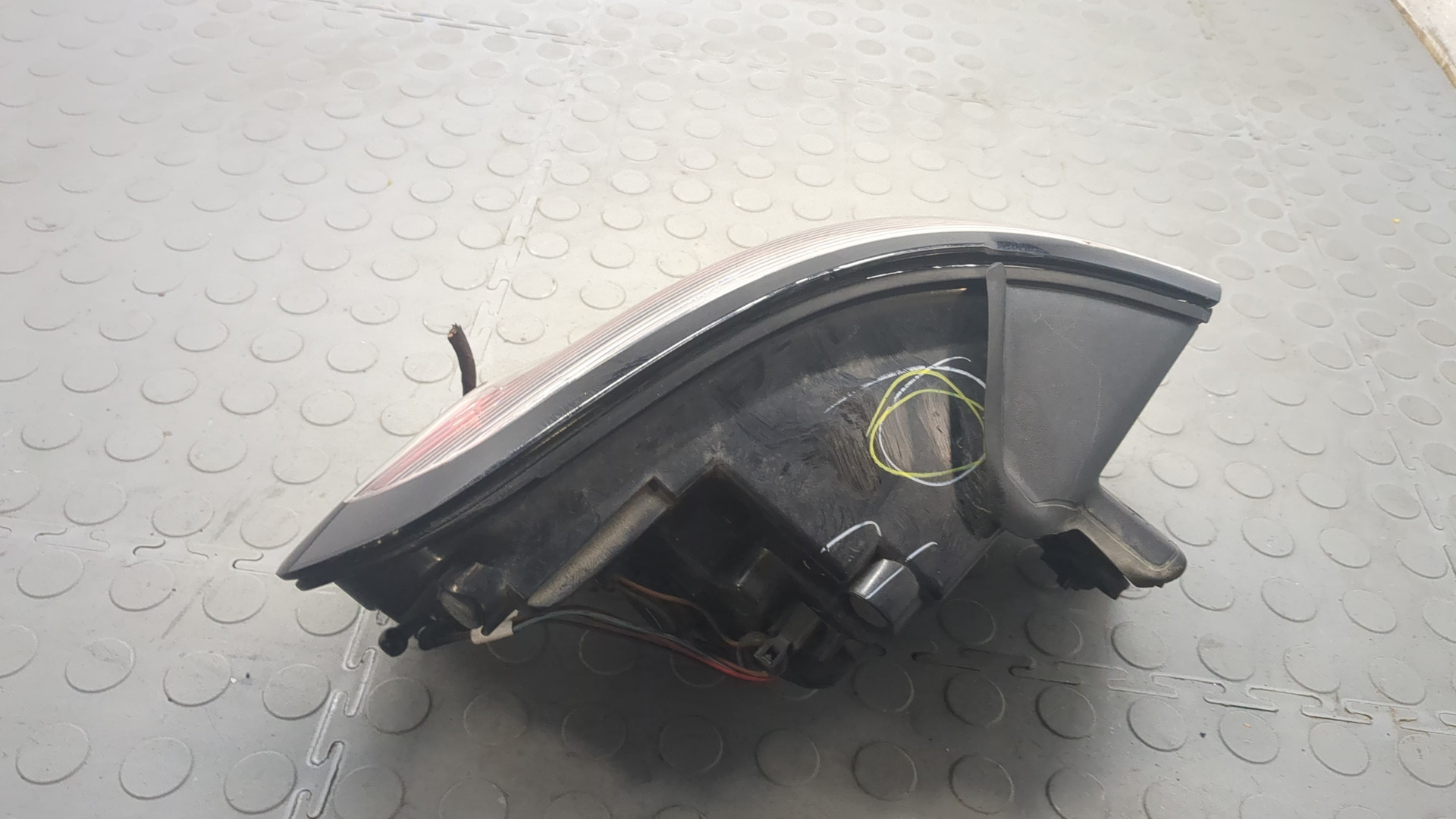 Фонарь задний правый