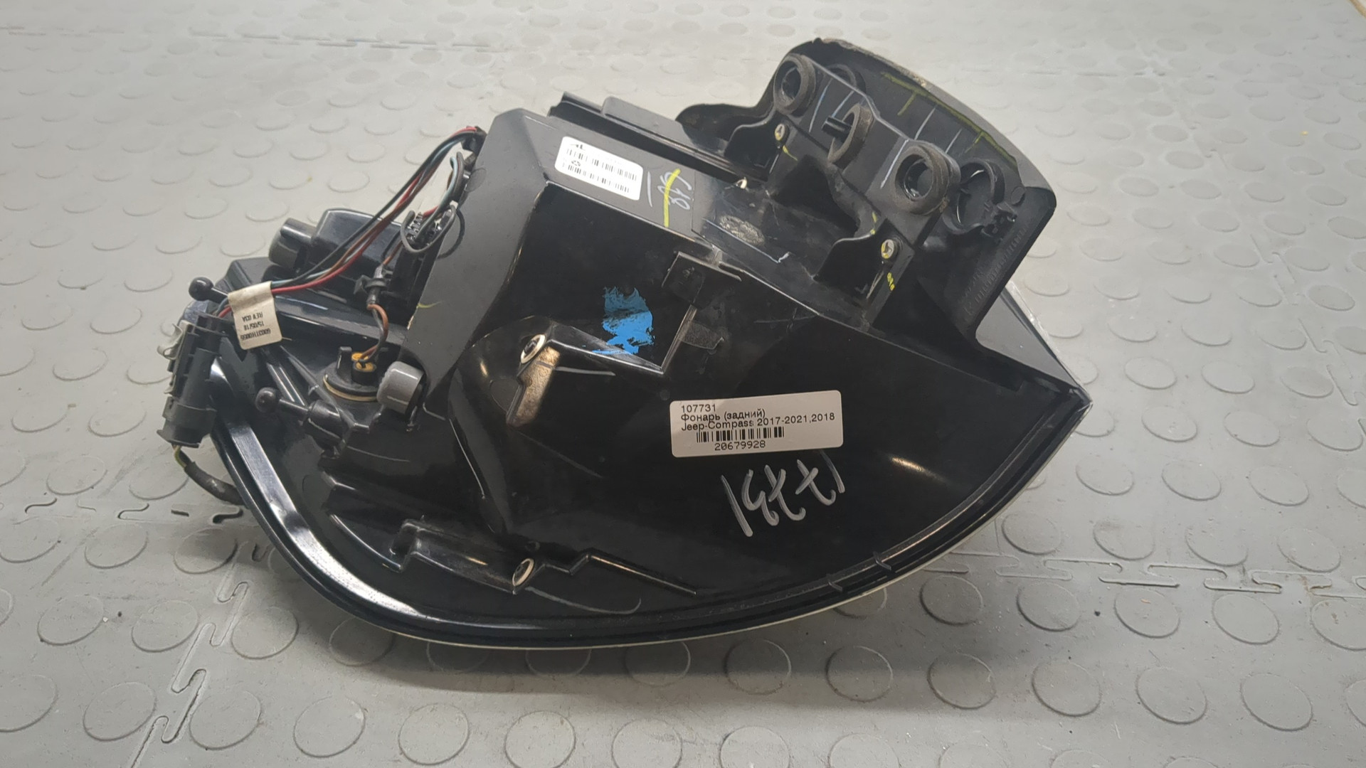 Фонарь задний правый