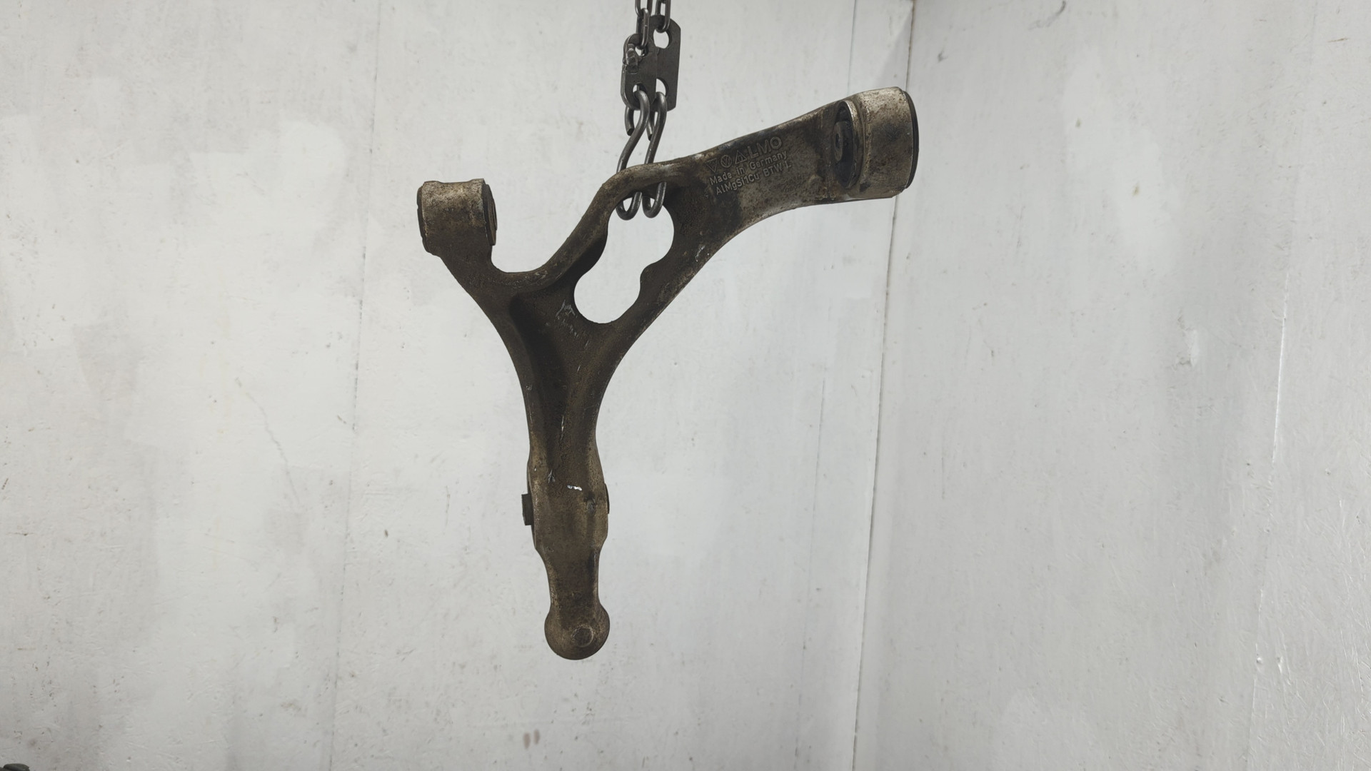 Рычаг передний левый