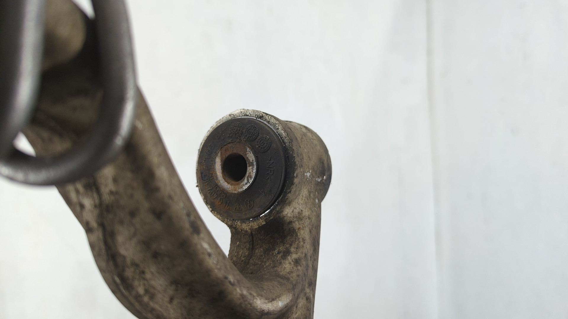 Рычаг передний левый