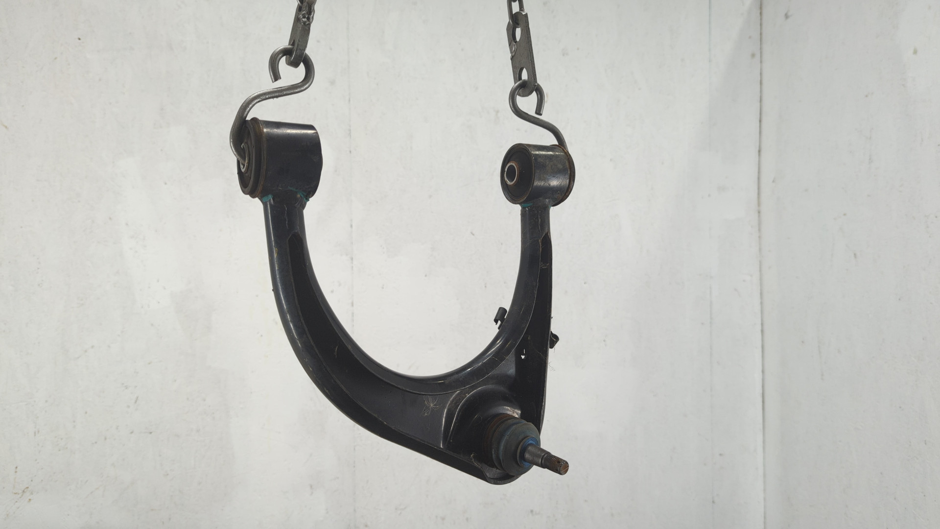 Рычаг передний правый