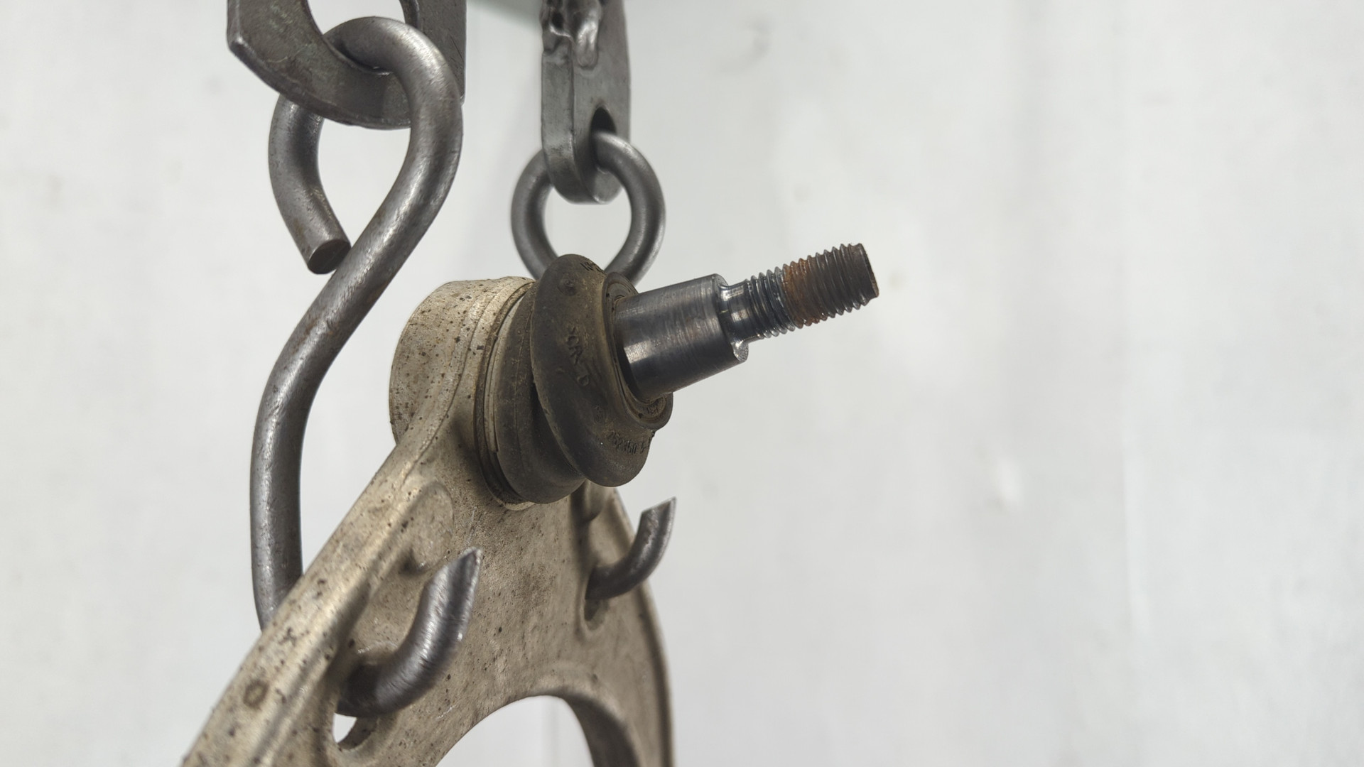 Рычаг передний