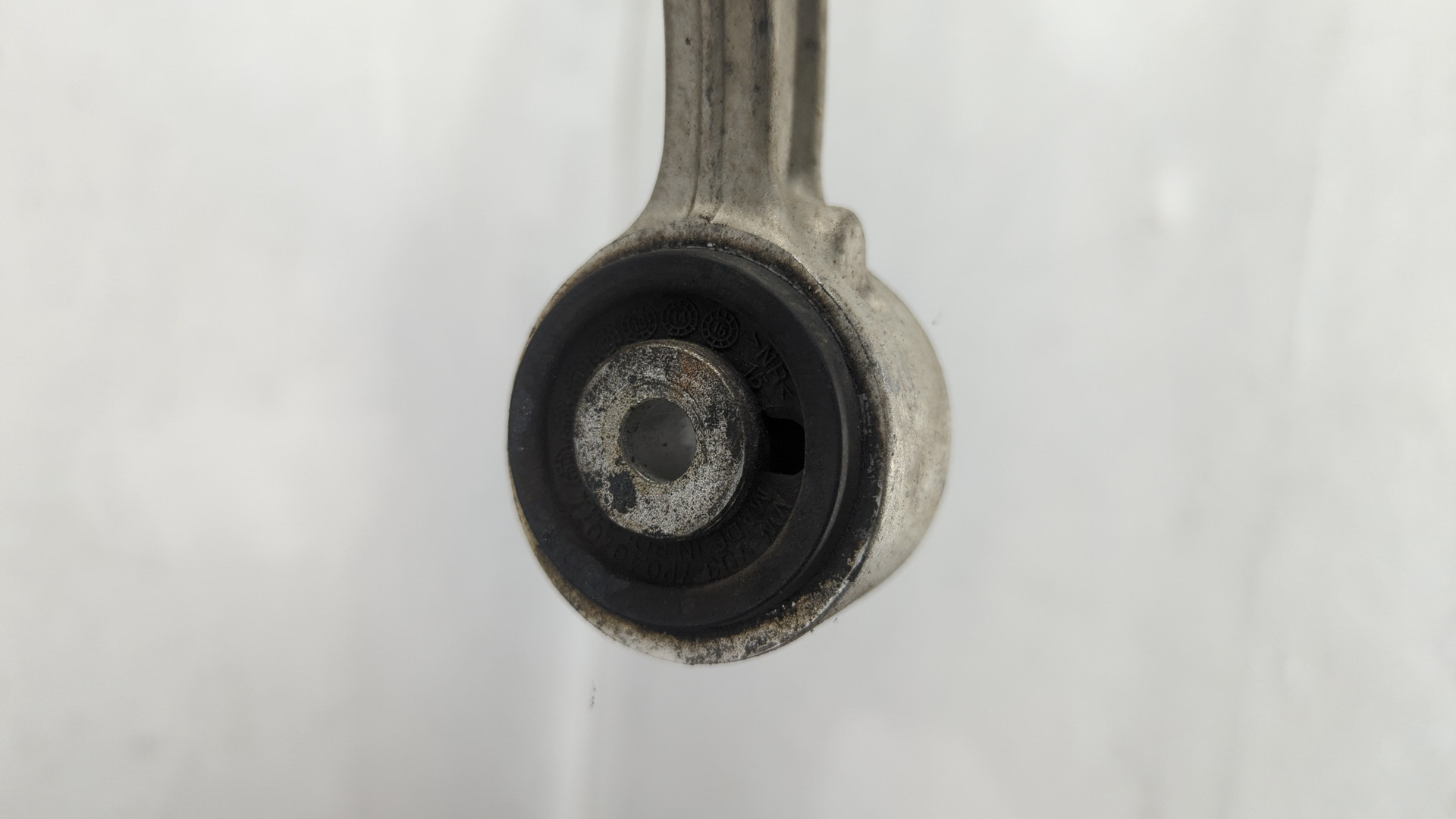 Рычаг передний