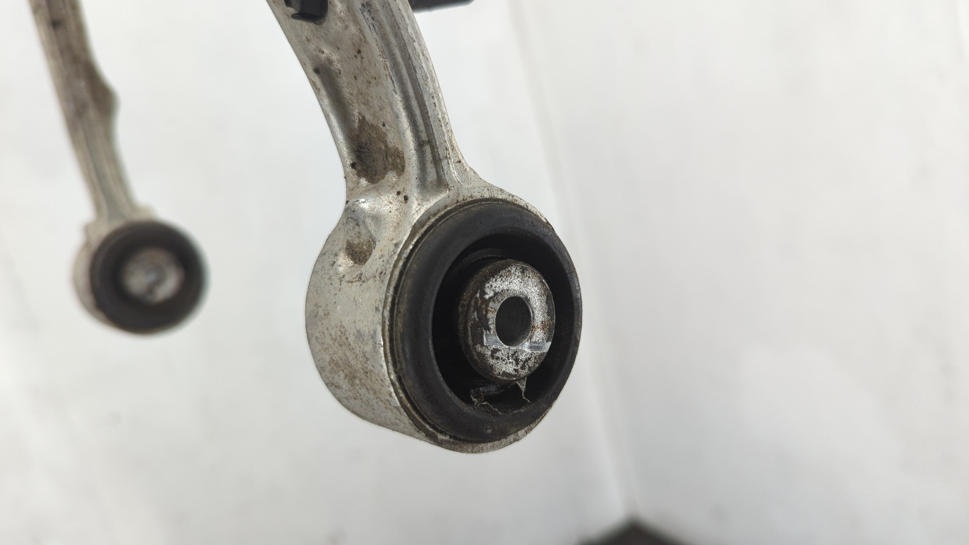 Рычаг передний