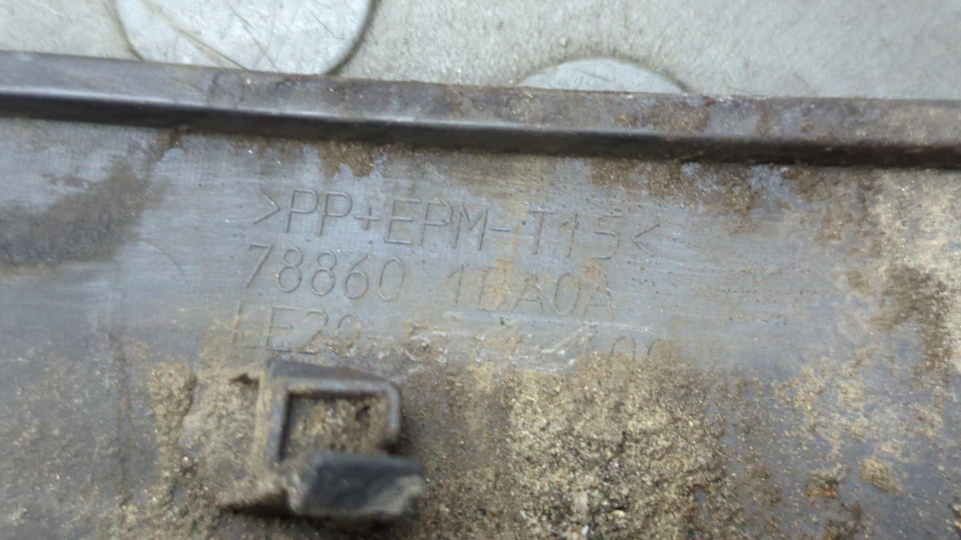 Молдинг заднего крыла правого