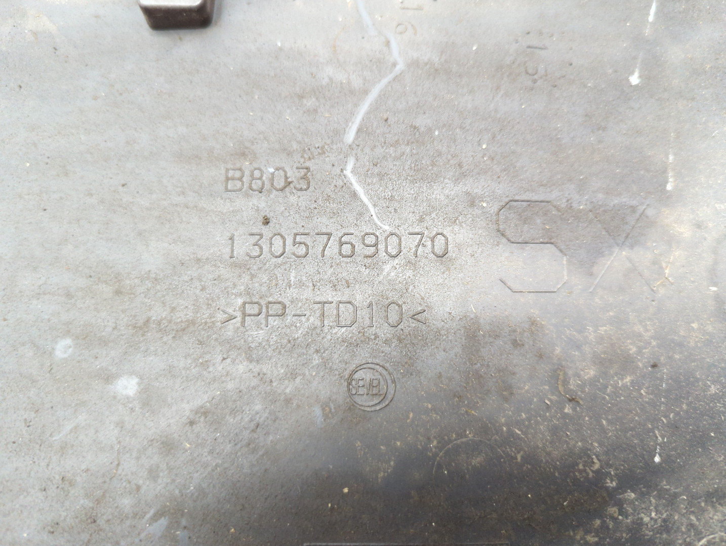 Накладка заднего крыла левого