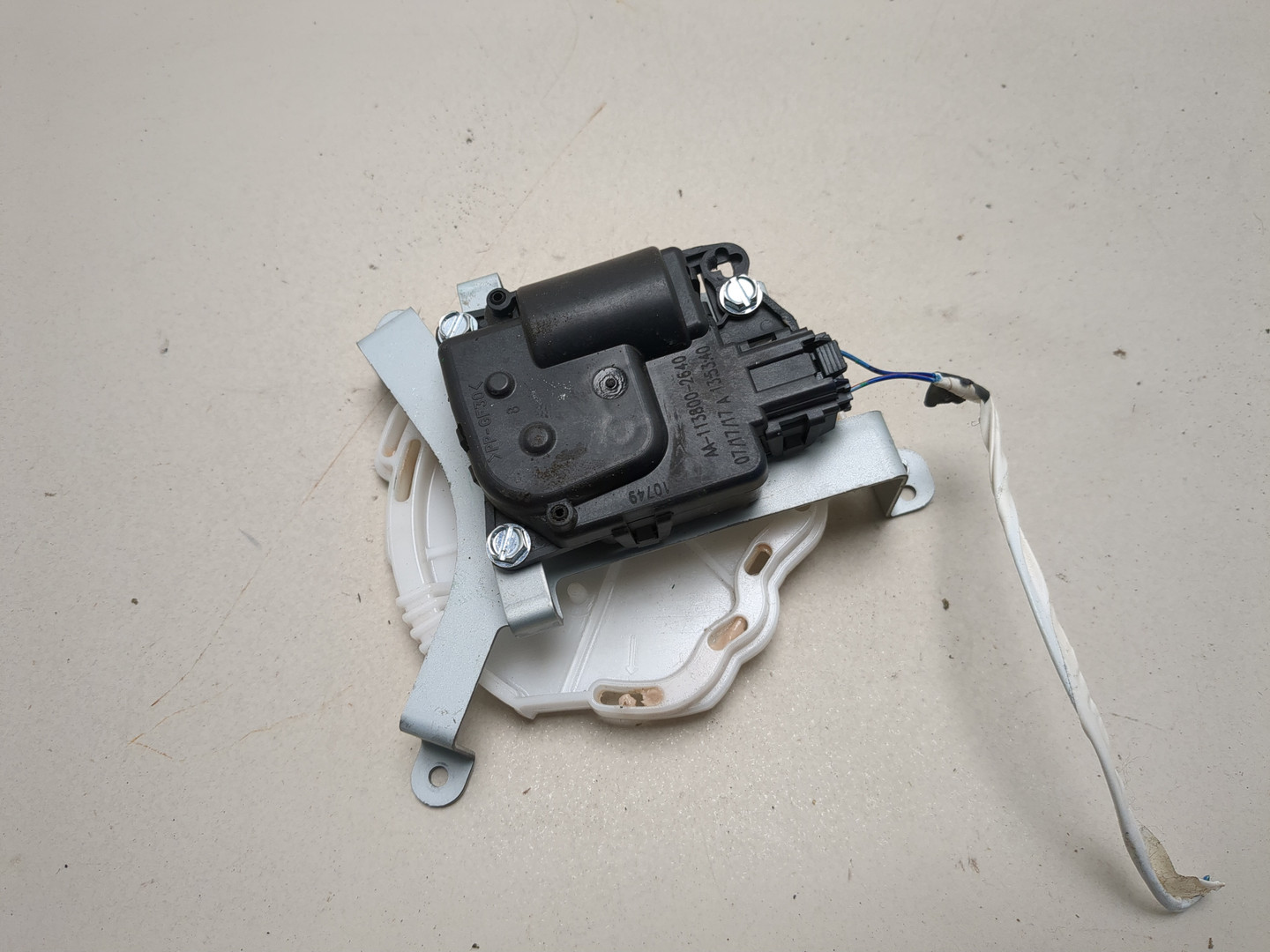 Моторчик заслонки печки