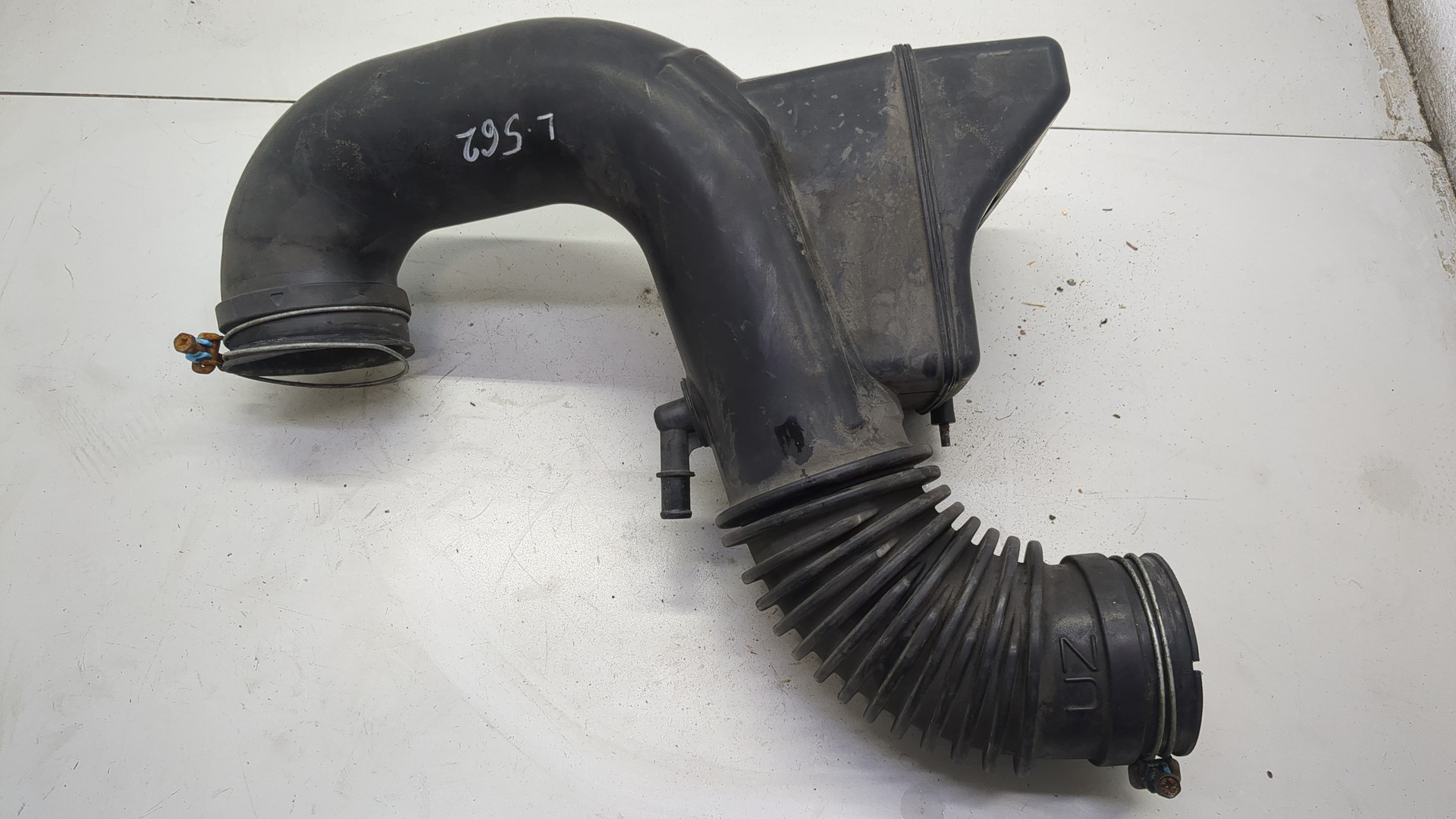 Патрубок воздушного фильтра