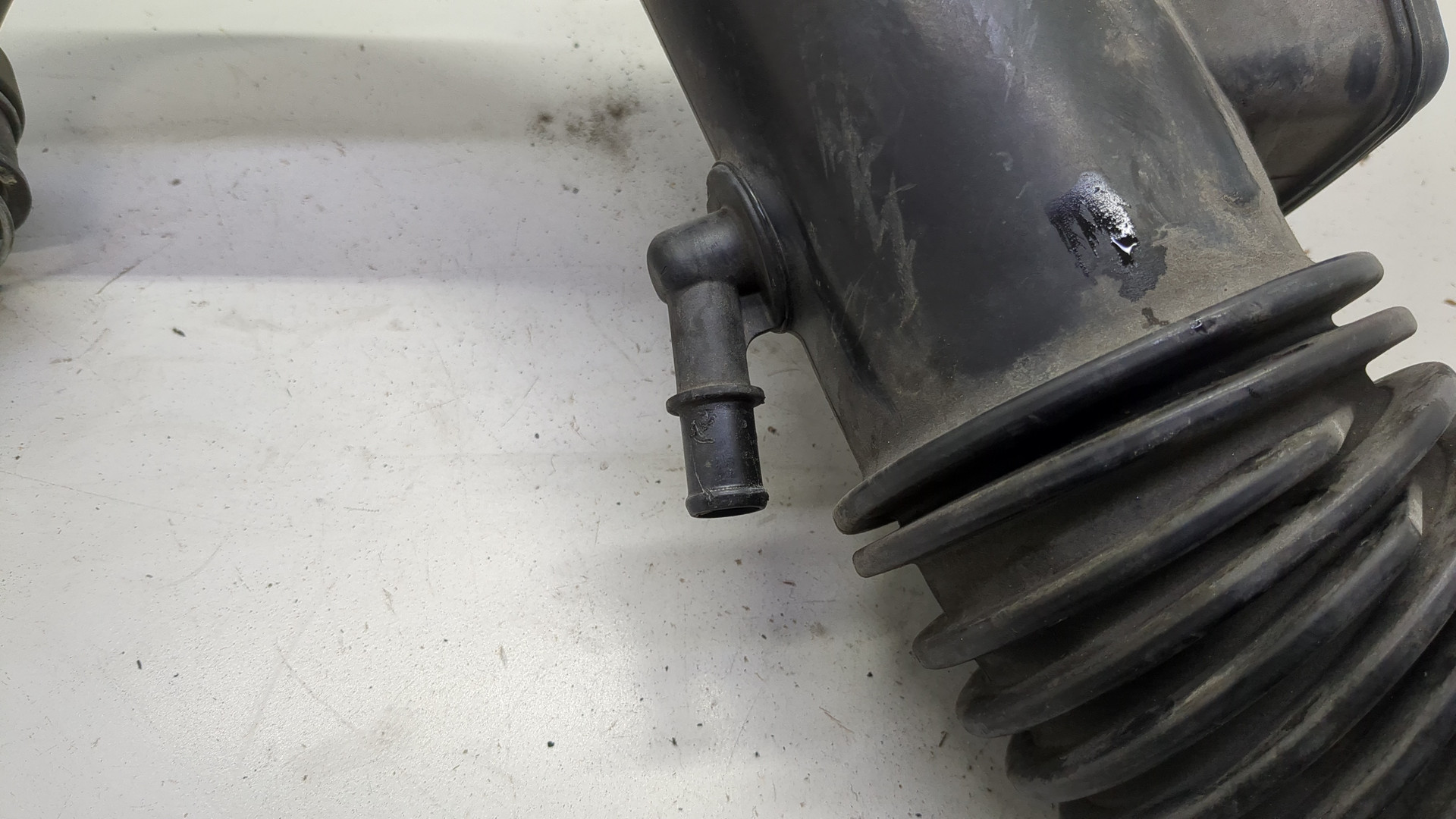 Патрубок воздушного фильтра