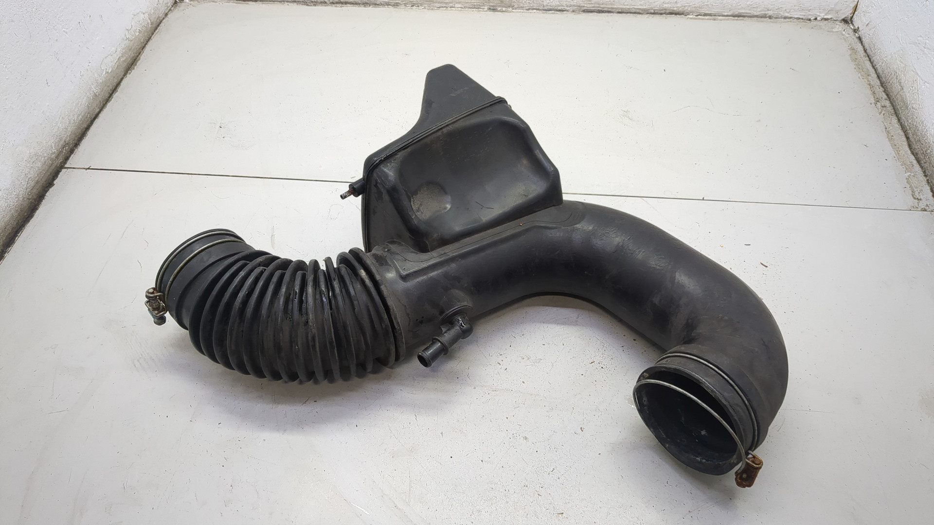 Патрубок воздушного фильтра