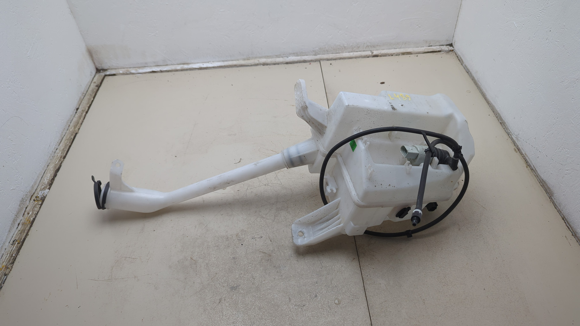 Бачок омывателя лобового стекла