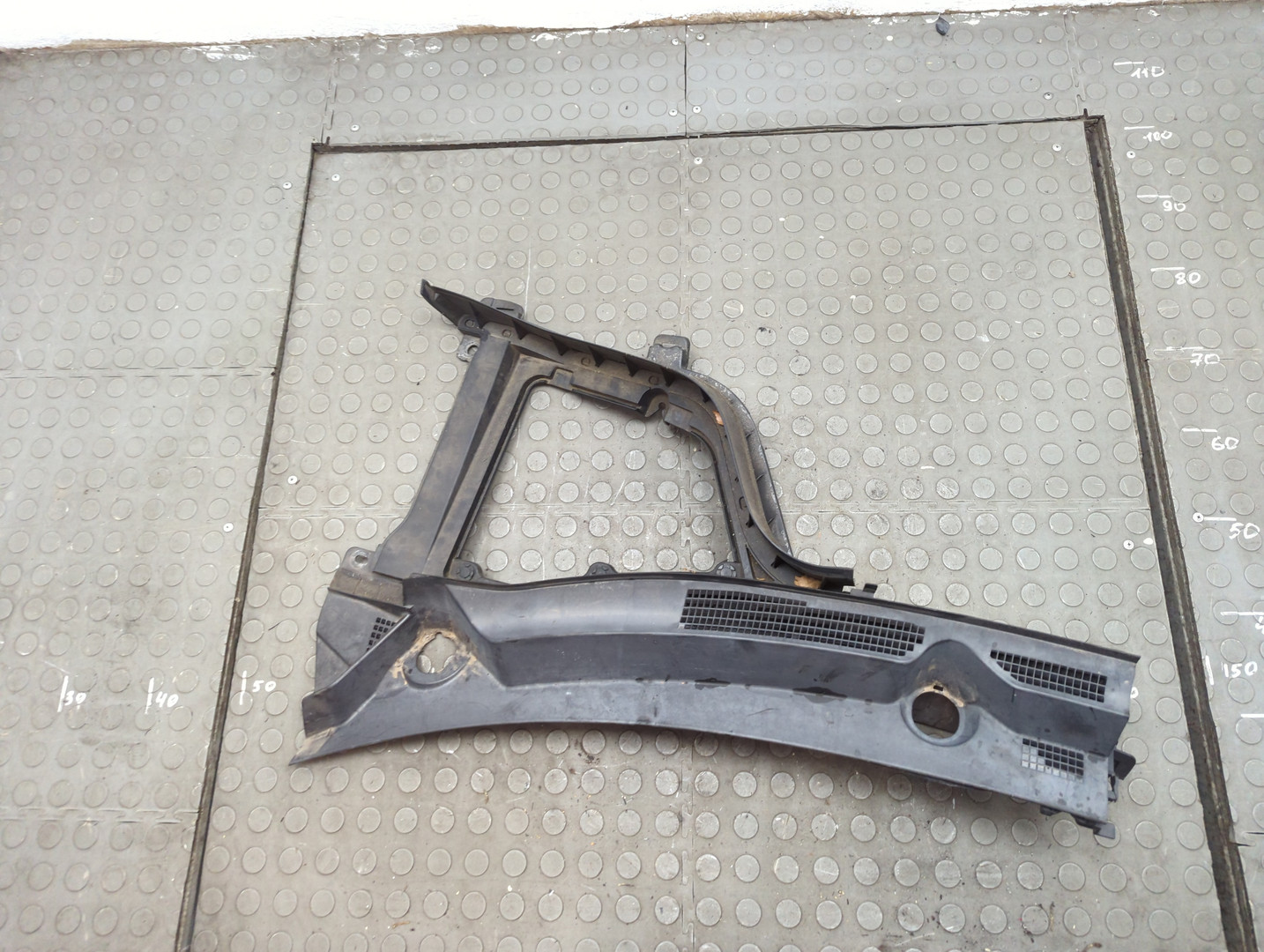 Решетка стеклоочистителей (Жабо)