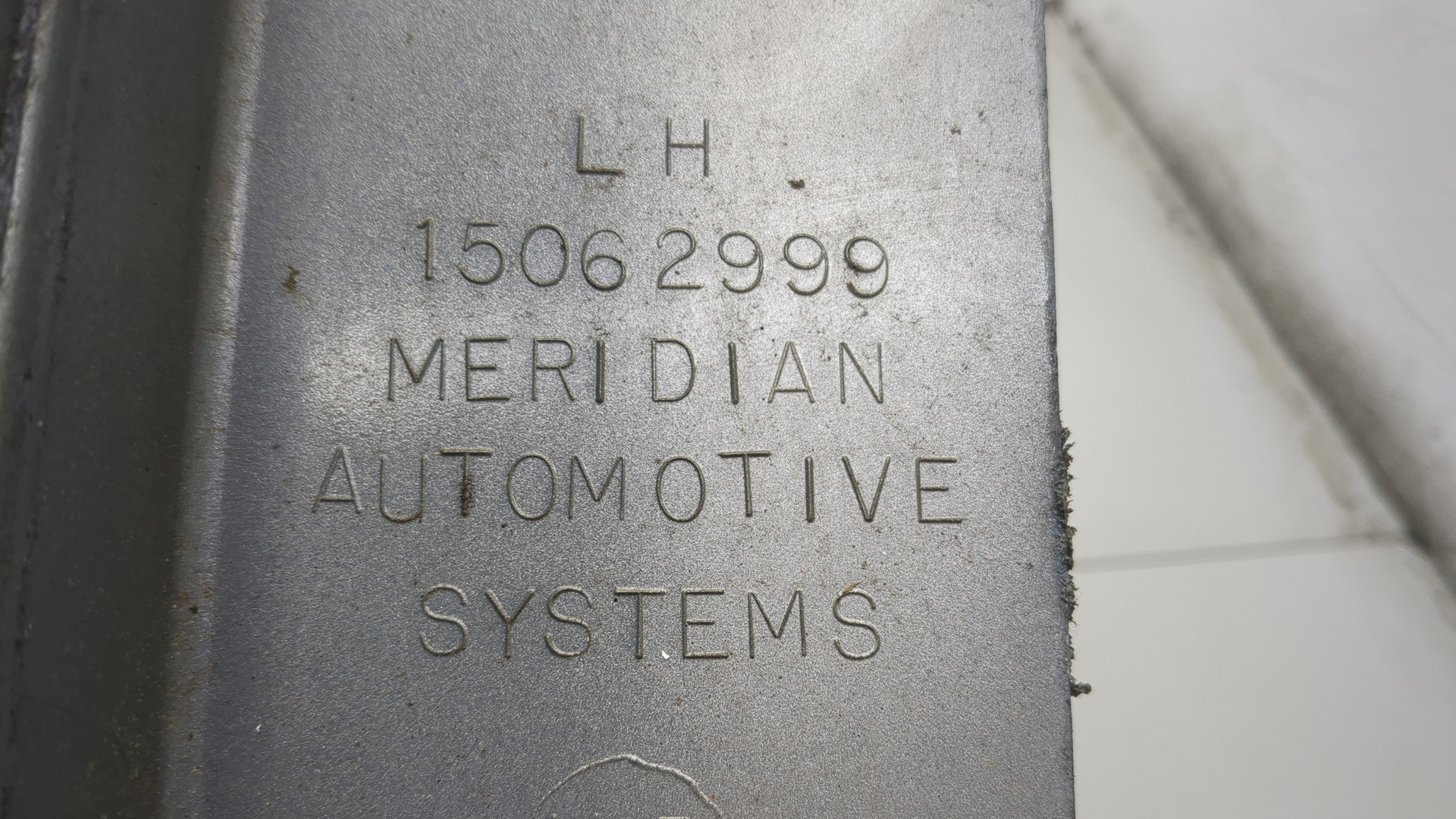 Крыло переднее левое