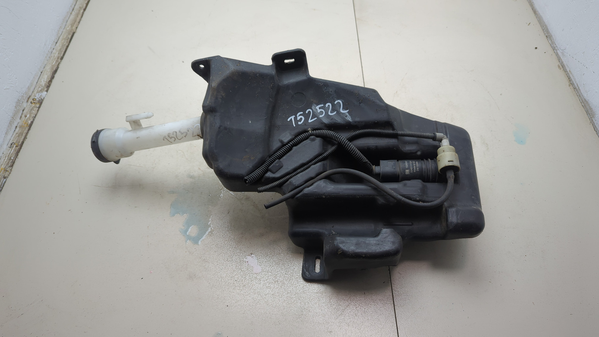 Бачок омывателя лобового стекла