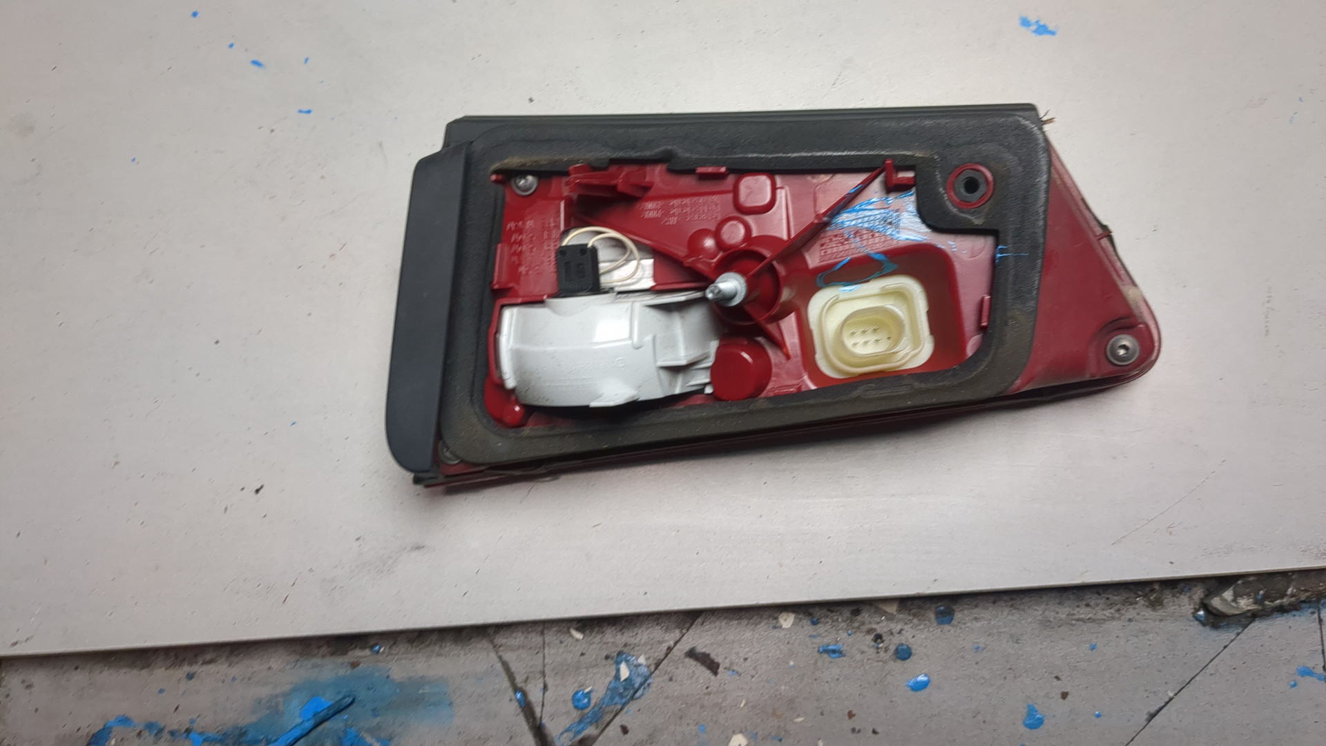 Фонарь задний внутренний левый