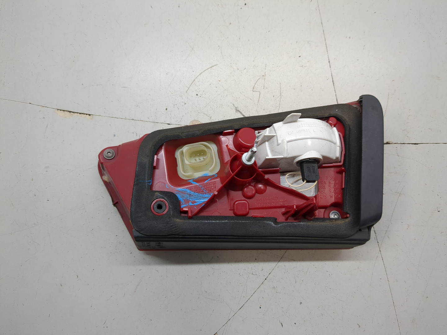 Фонарь задний внутренний левый