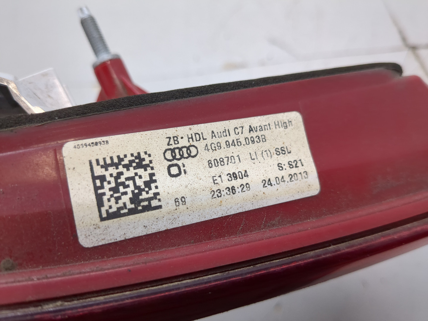 Фонарь задний внутренний левый