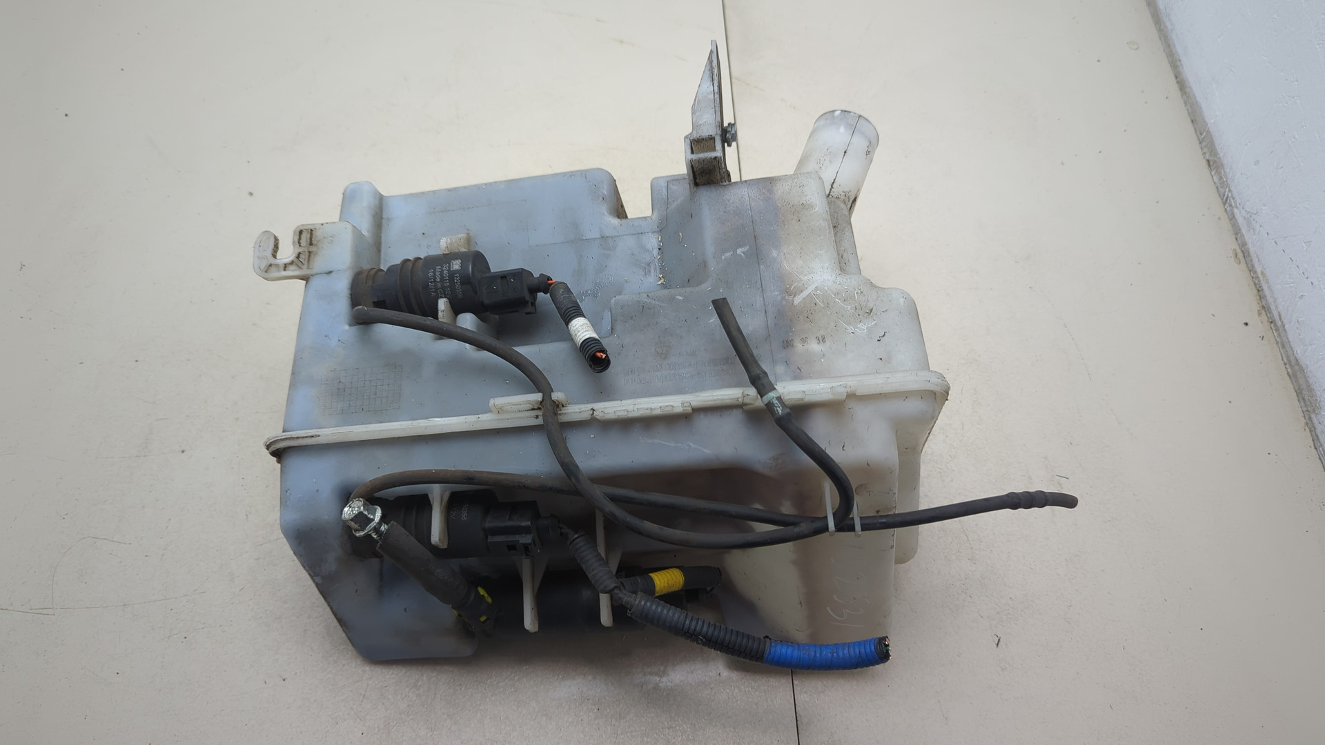 Бачок омывателя лобового стекла