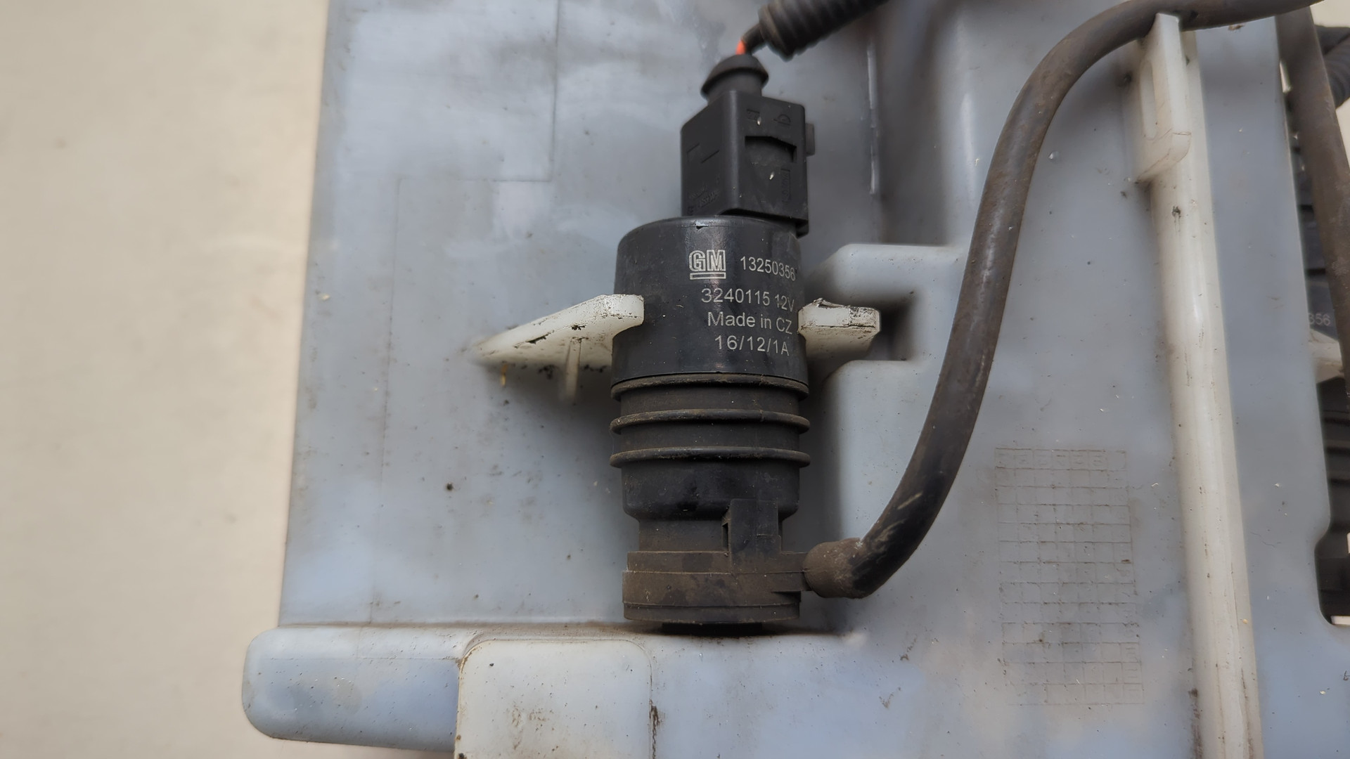 Бачок омывателя лобового стекла