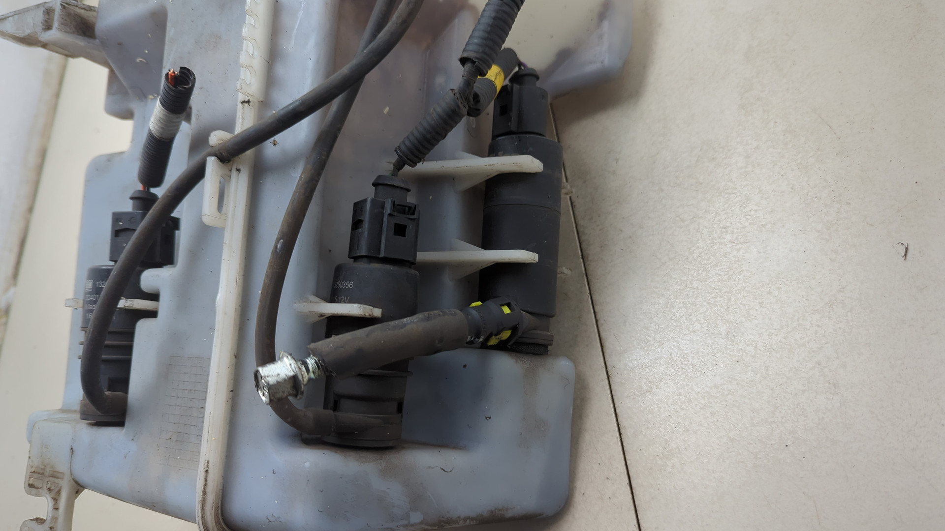 Бачок омывателя лобового стекла