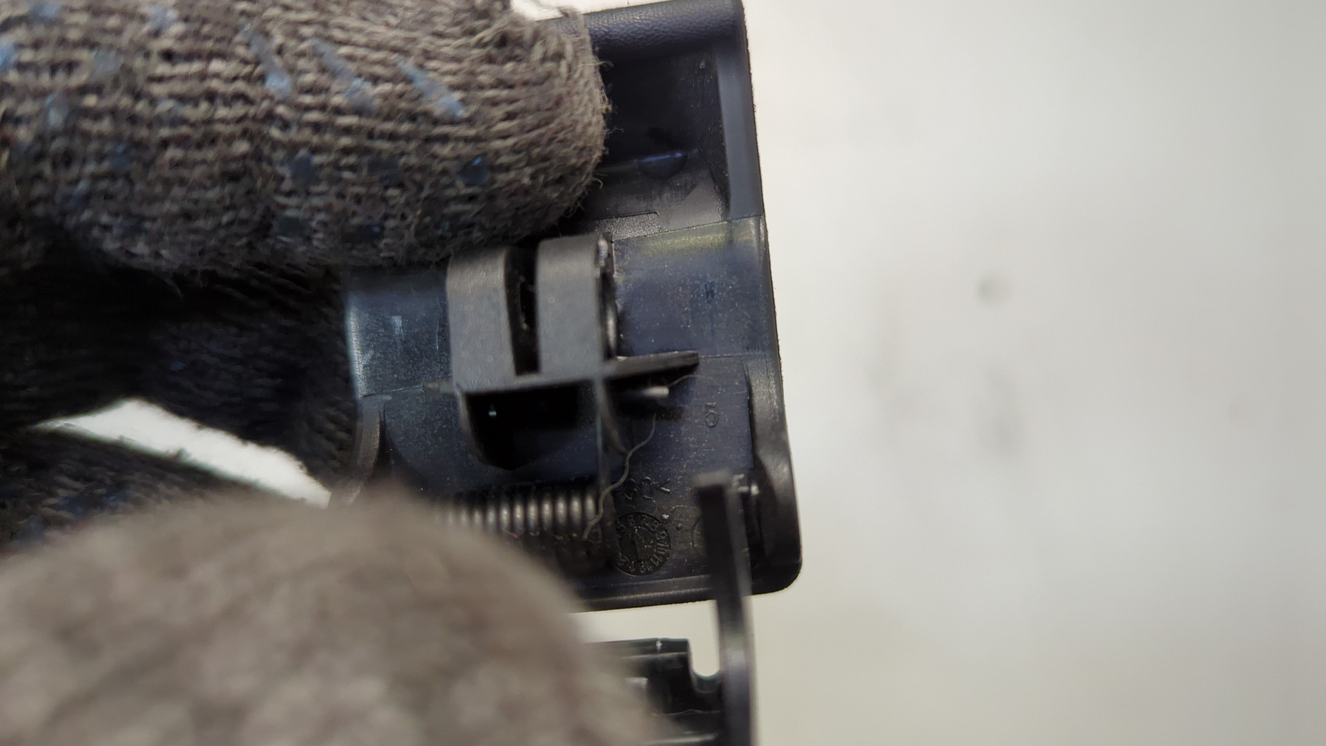 Ручка открывания капота