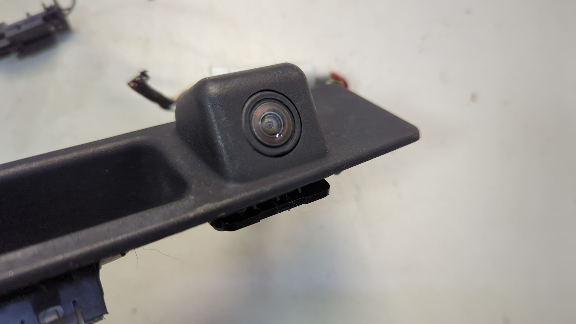 Кнопка открывания багажника