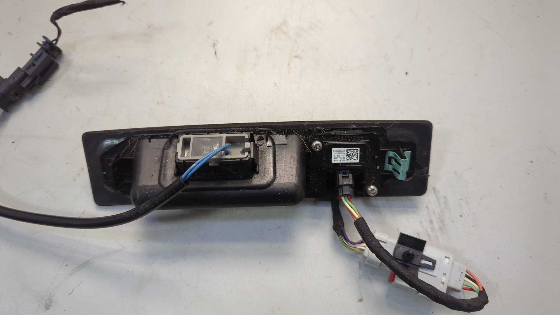 Кнопка открывания багажника