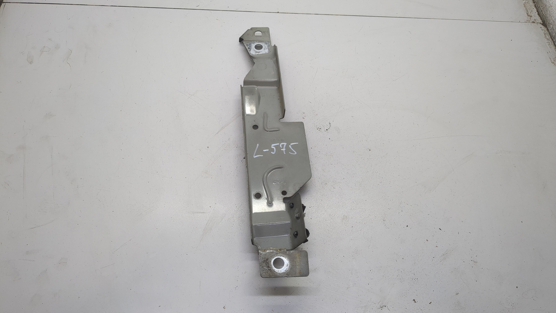 Кронштейн крепления крыла